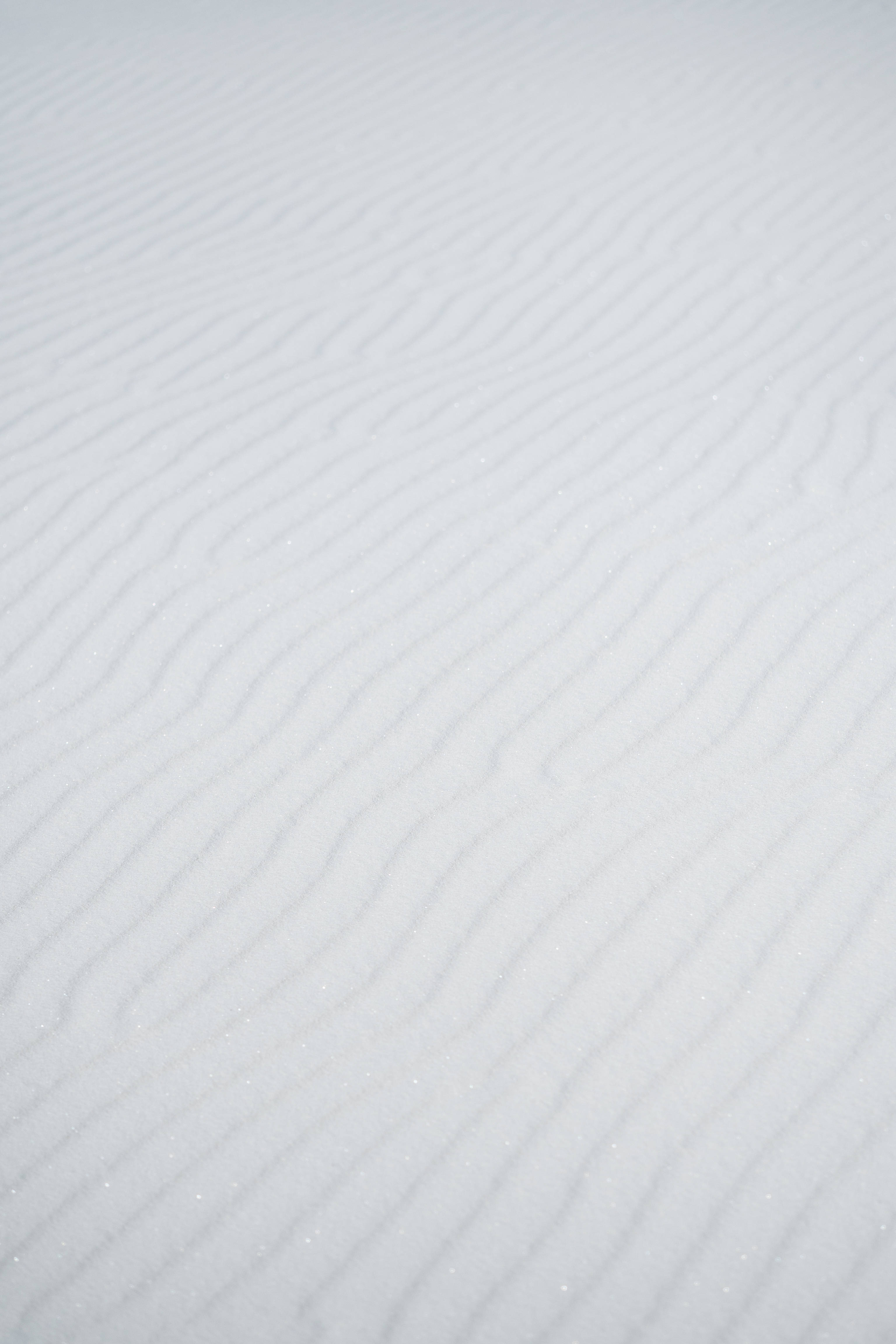 Hvid skærm med abstrakte bølger Wallpapers