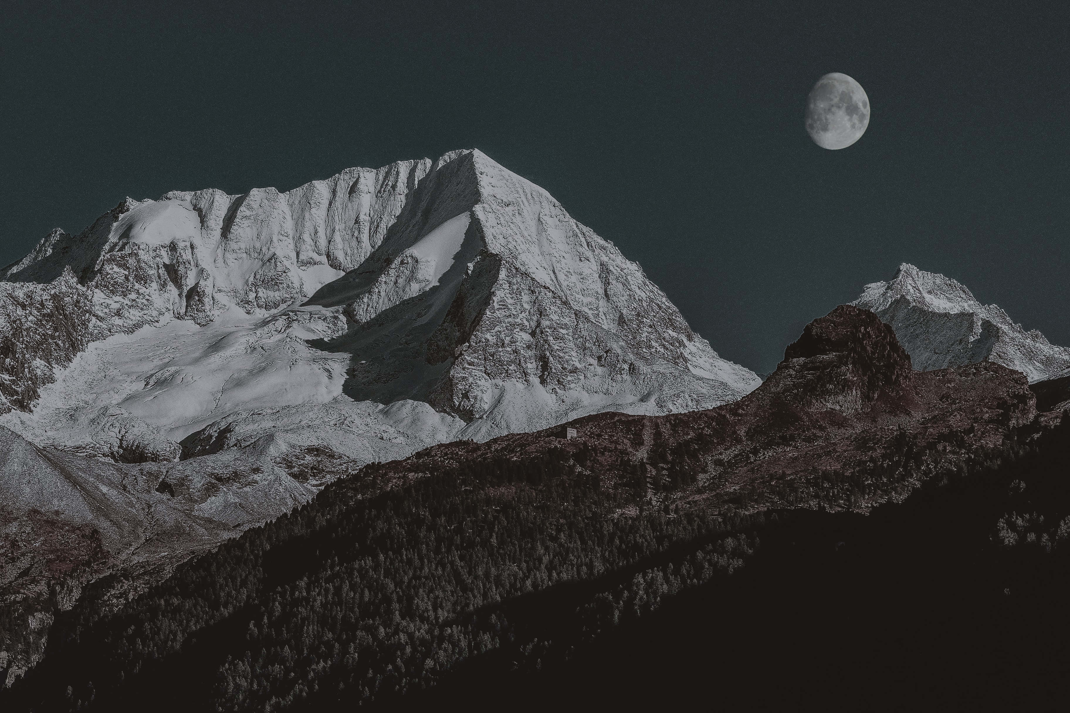 Hvide bjerge med måne Wallpapers