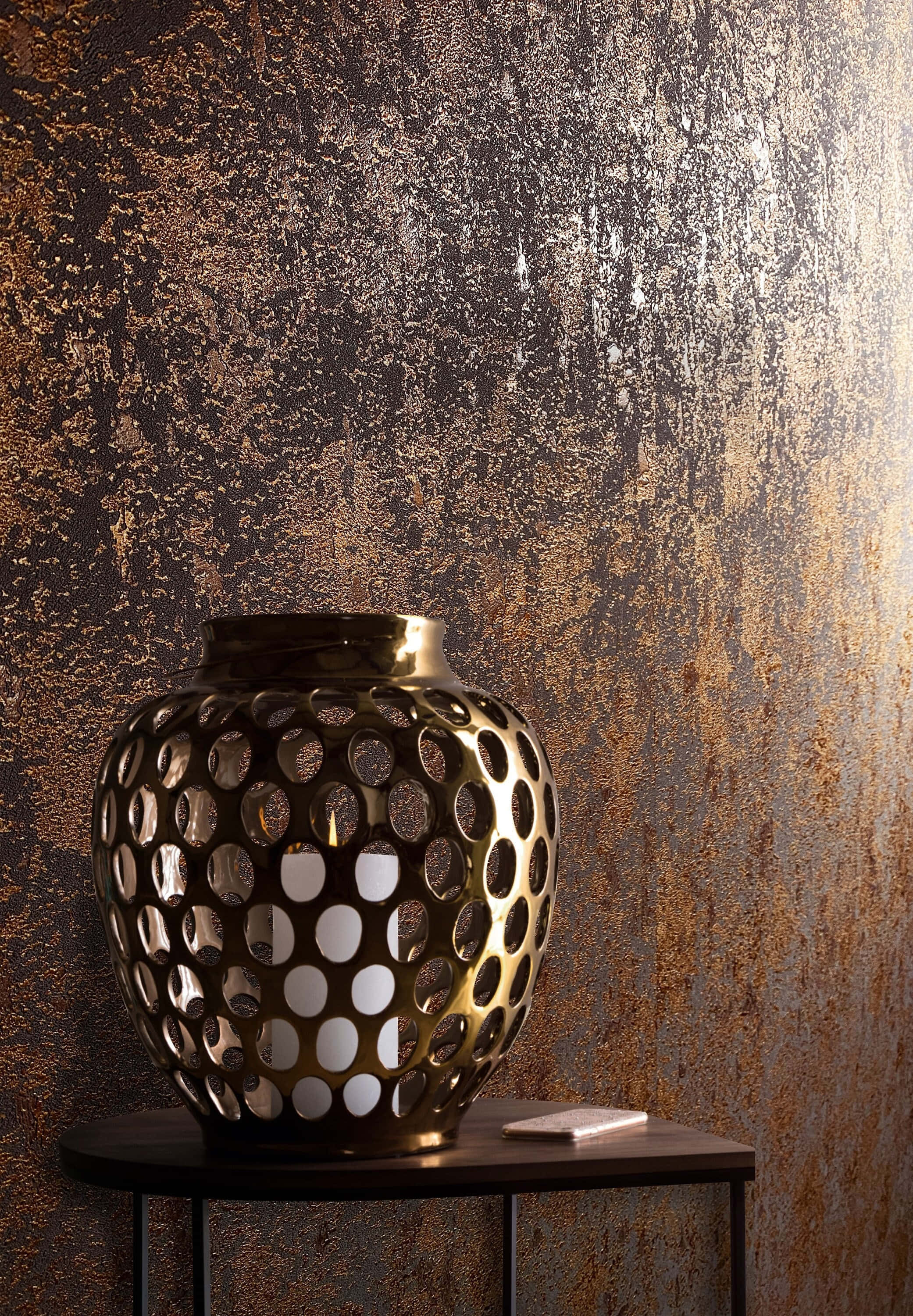 Intrikat bronzefremvisning i vase Wallpapers