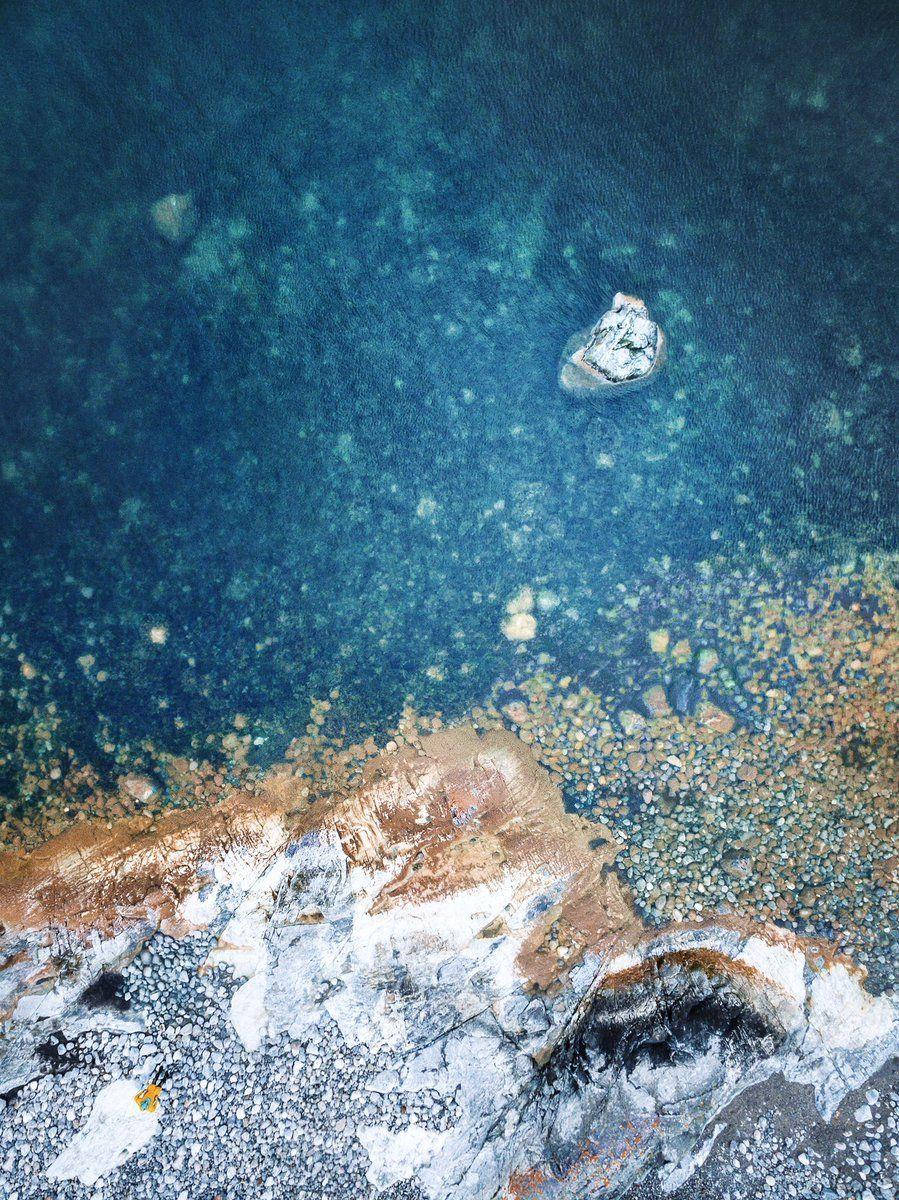 iPad Pro vand nær små sten Wallpapers