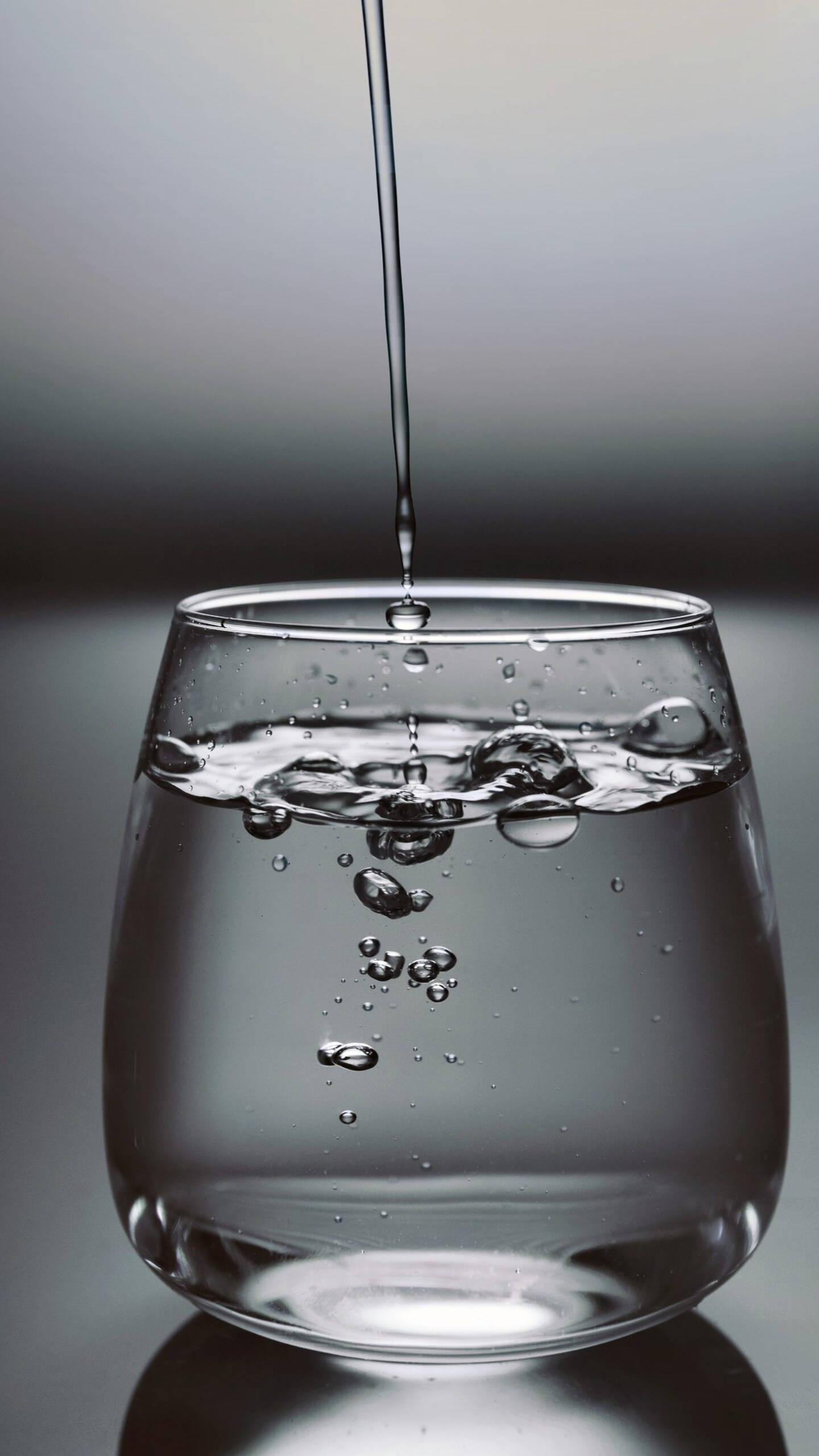 iPhone 12 Pro Max Hældende Glas Wallpapers