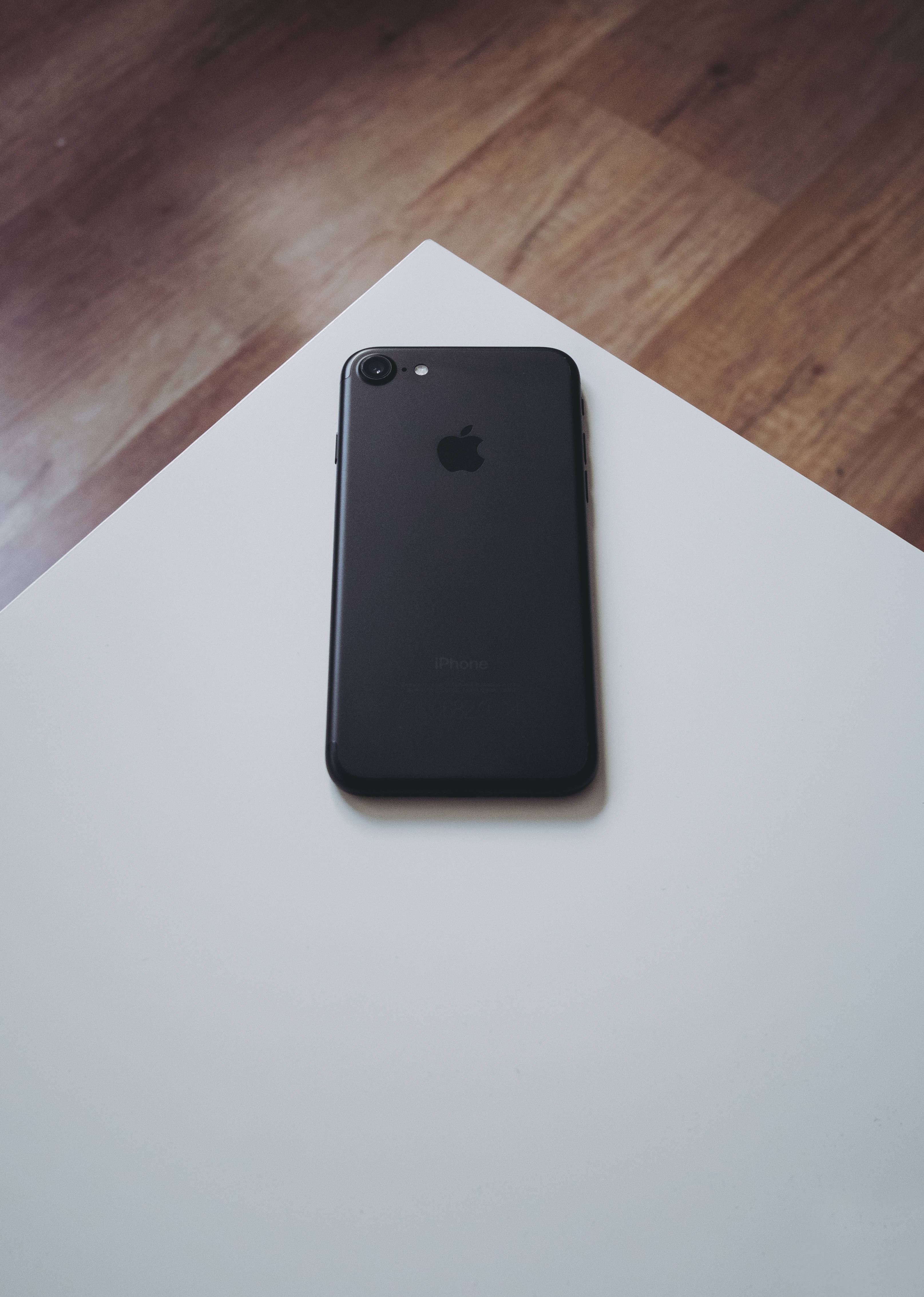 iPhone 8 Hvid Overflade Wallpapers