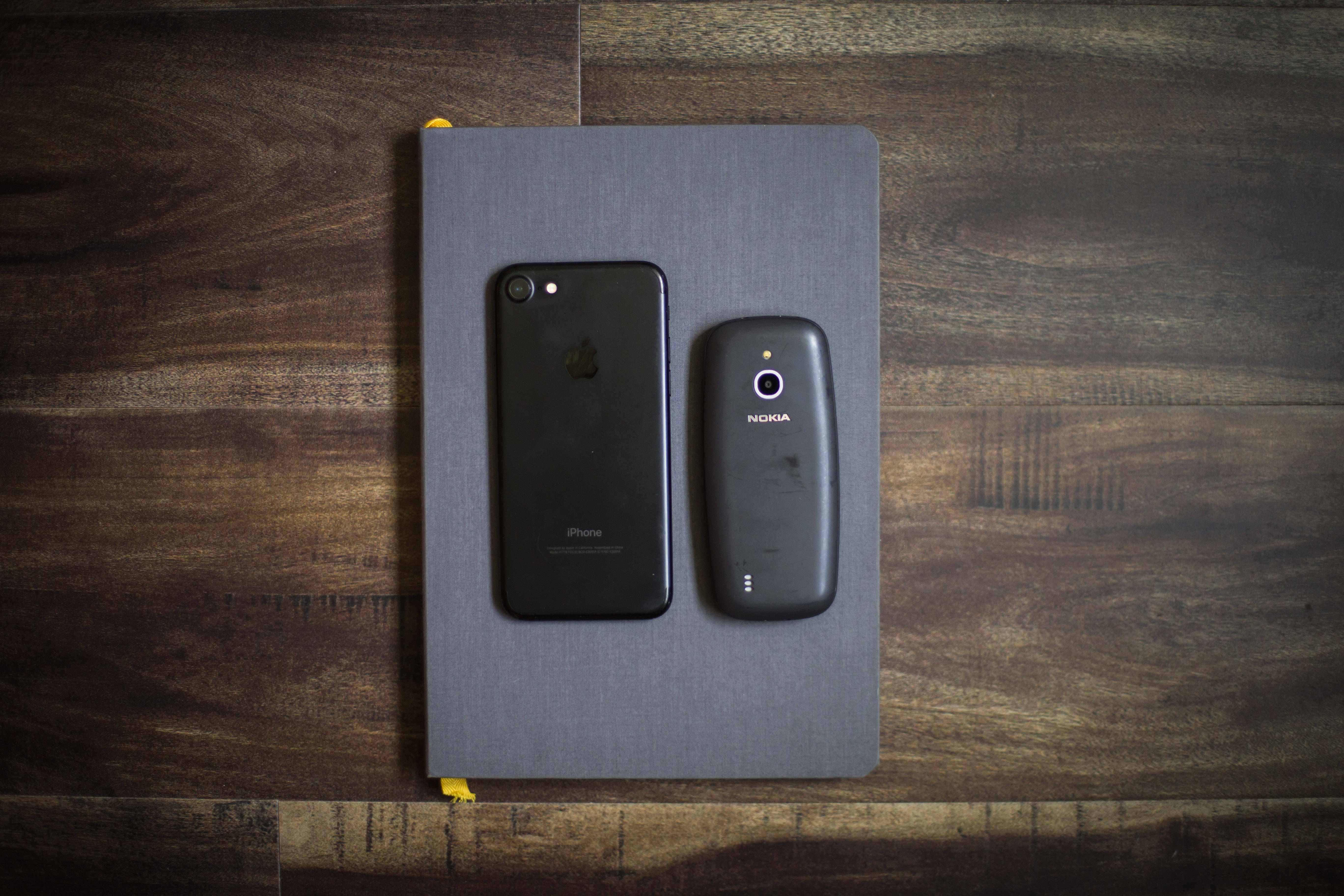 iPhone og Nokia 3310 Wallpapers