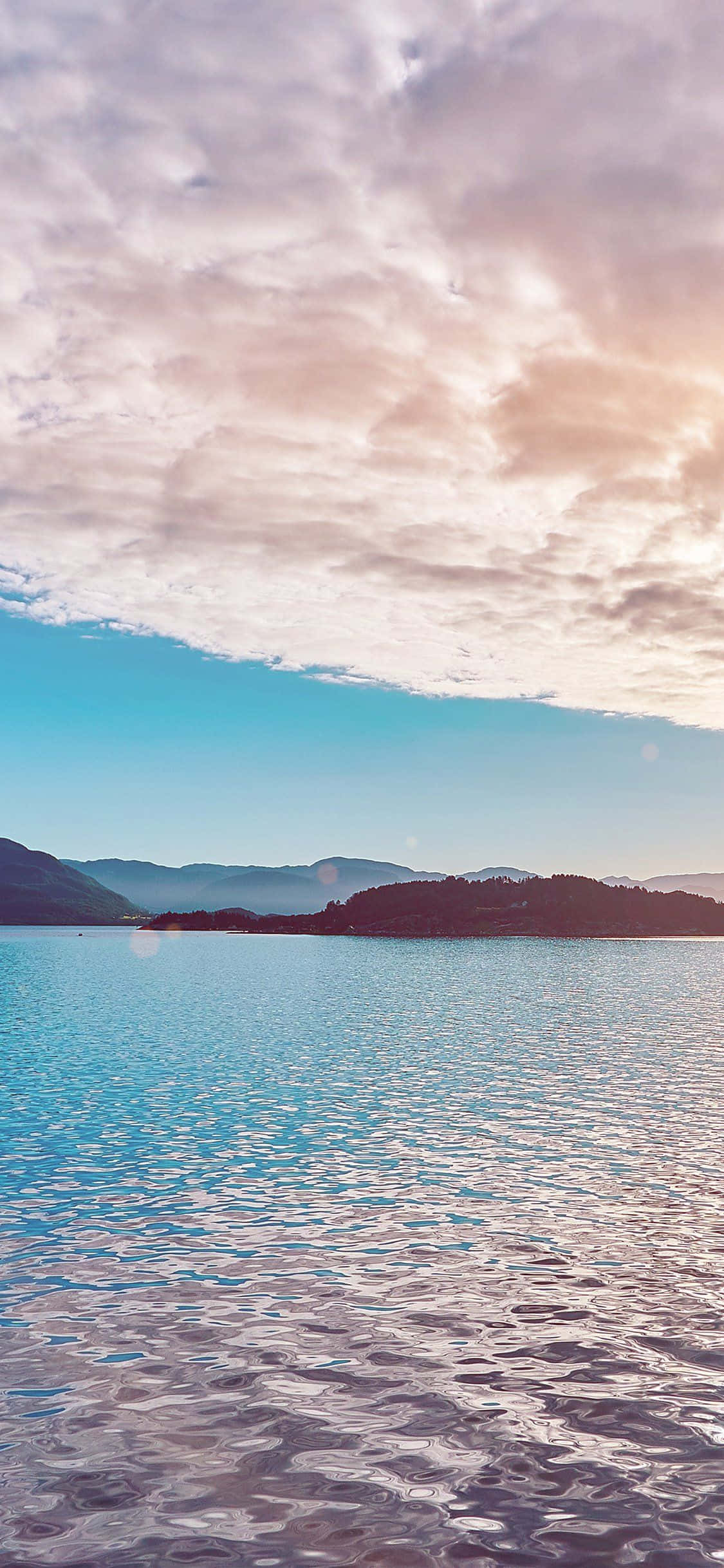 iPhone X-naturbaggrund: En fredfyldt vandfaldsscene Wallpapers
