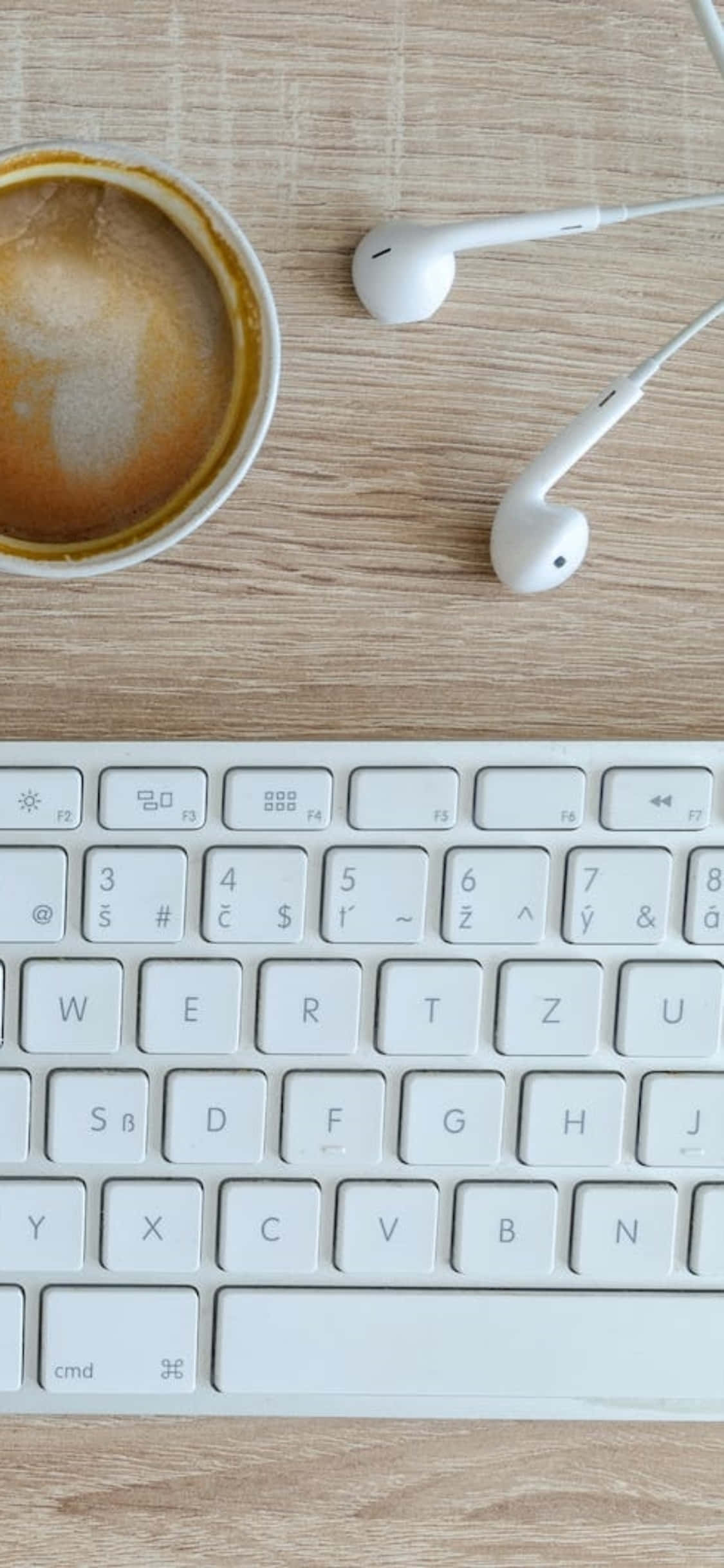 iPhone X skrivebordsbaggrund høretelefoner og et tastatur Wallpapers
