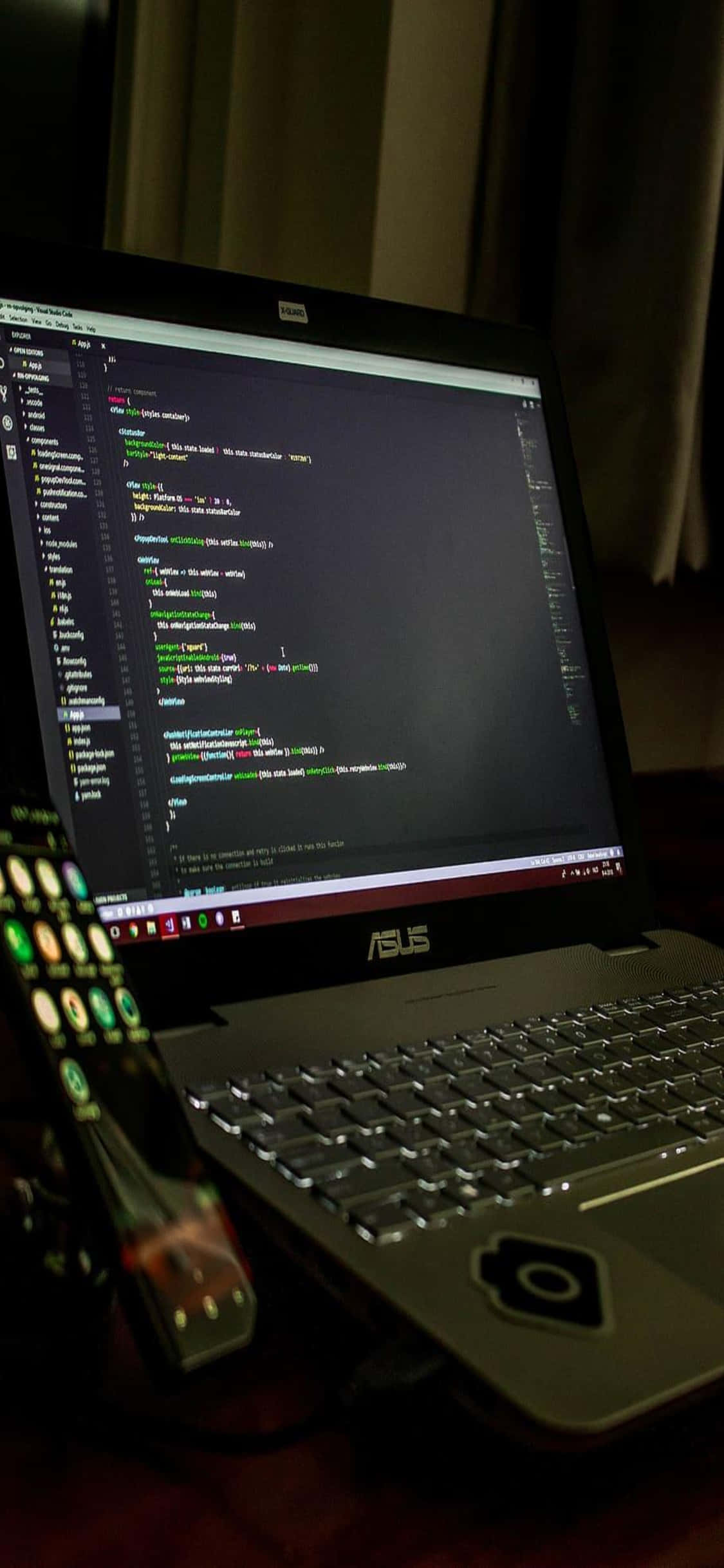 iPhone Xs Programmeringsbaggrund på laptops skærm Wallpapers