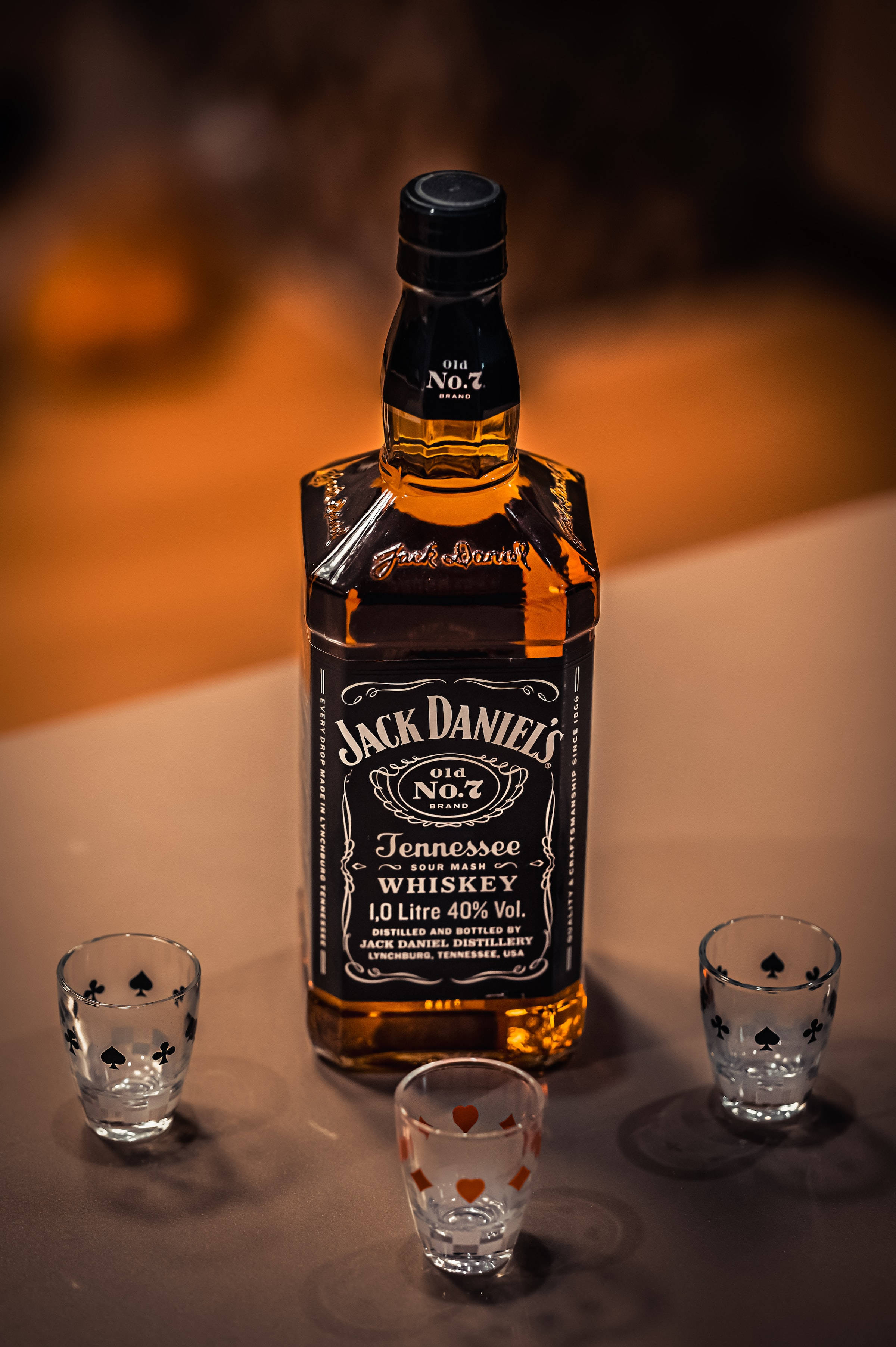 Jack Daniels Whiskyflaske med Shotglas Wallpapers