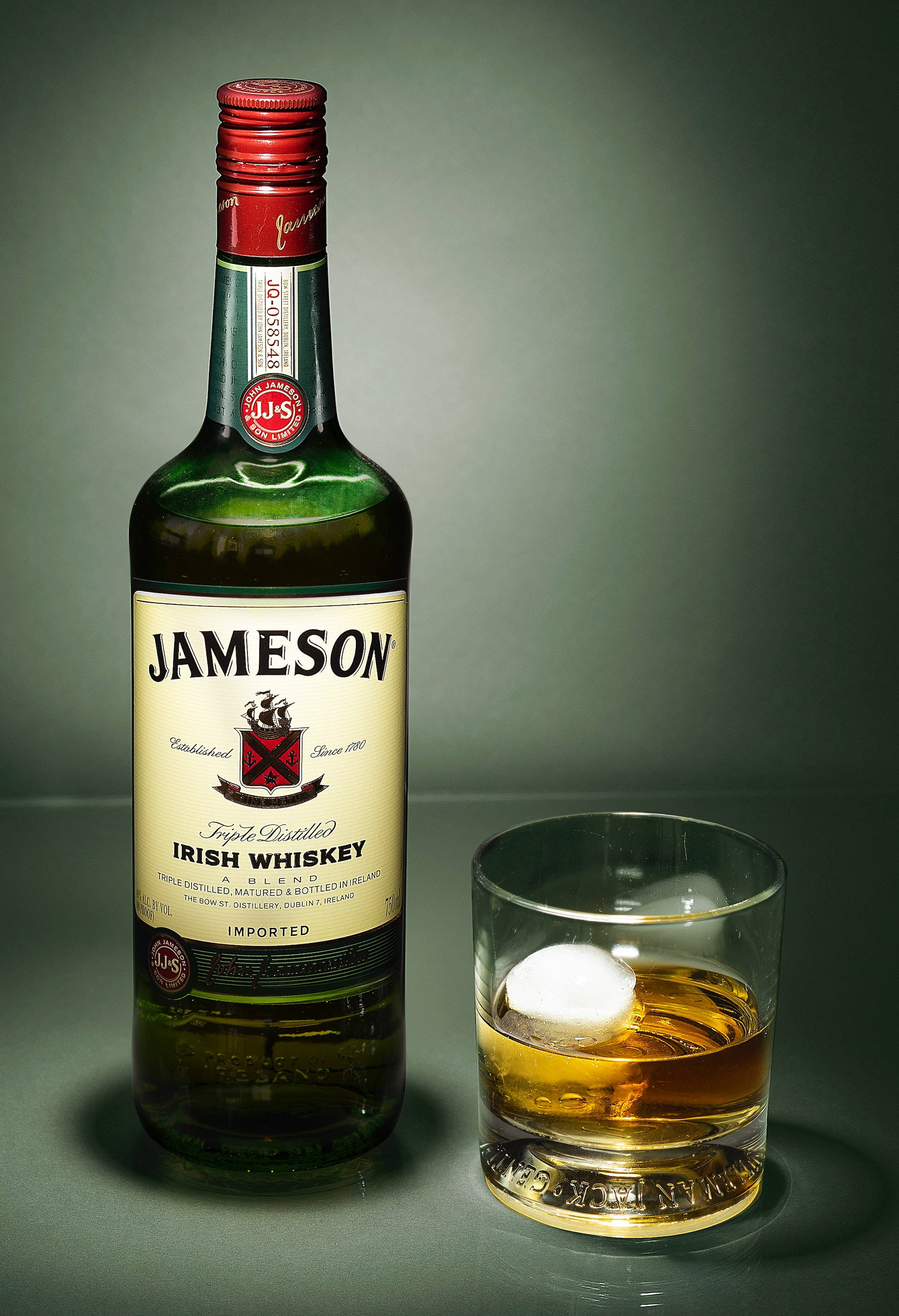 Jameson Whisky-flaske og glas Wallpapers