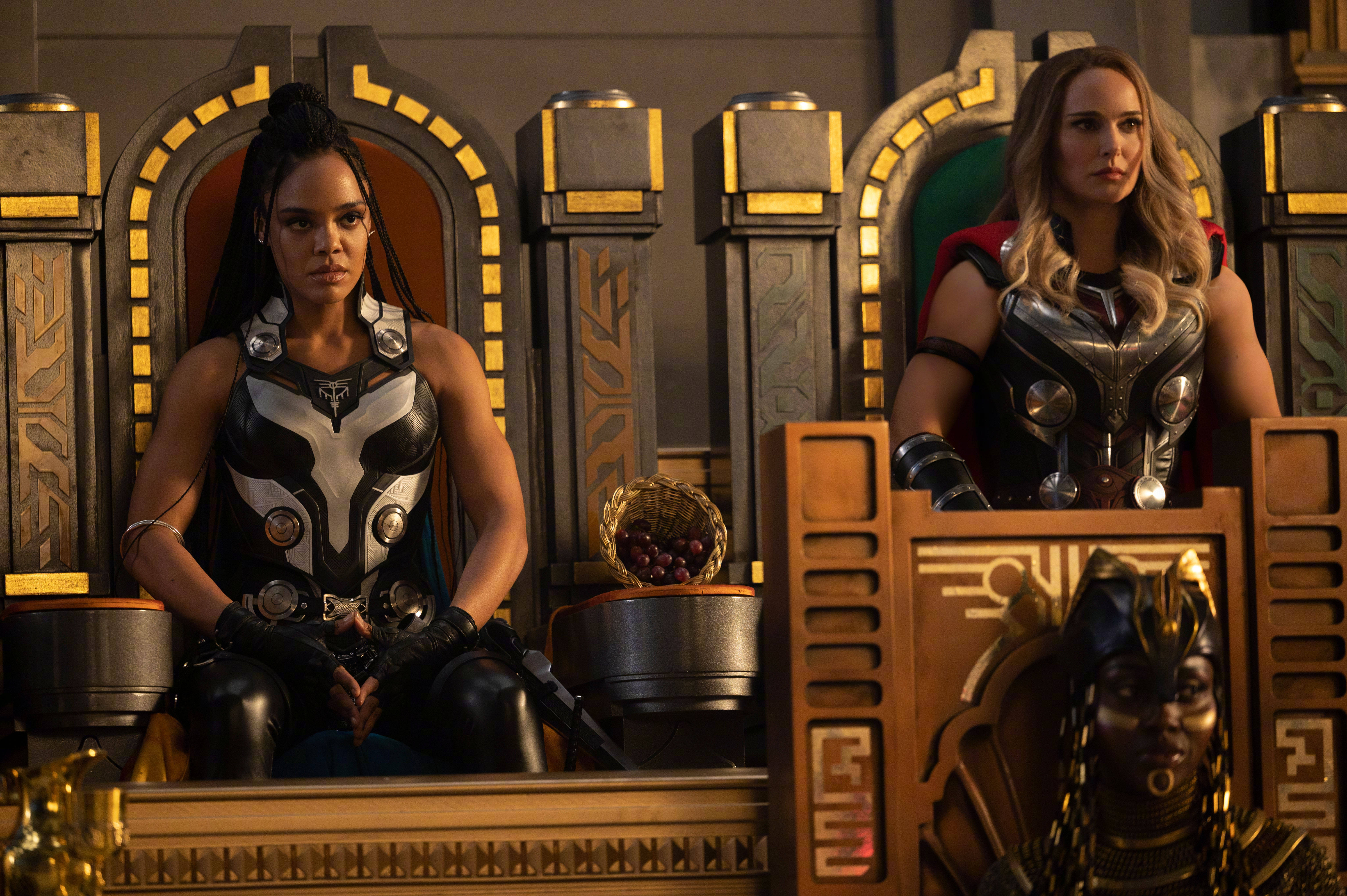 Jane Foster og Valkyrie gør sig klar til kamp i Thor: Love and Thunder Wallpapers