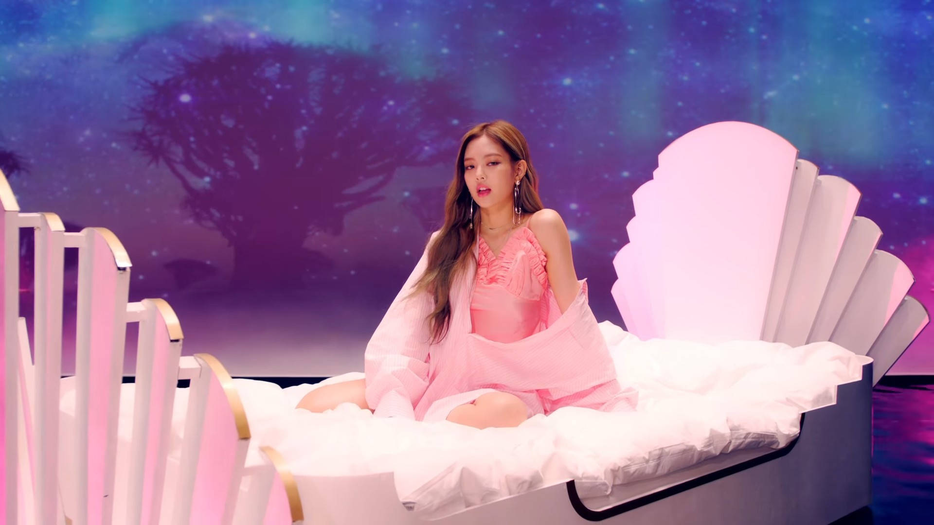 Jennie fra K-pop-gruppen Blackpink i musikvideoen As If It's Your Last Wallpapers