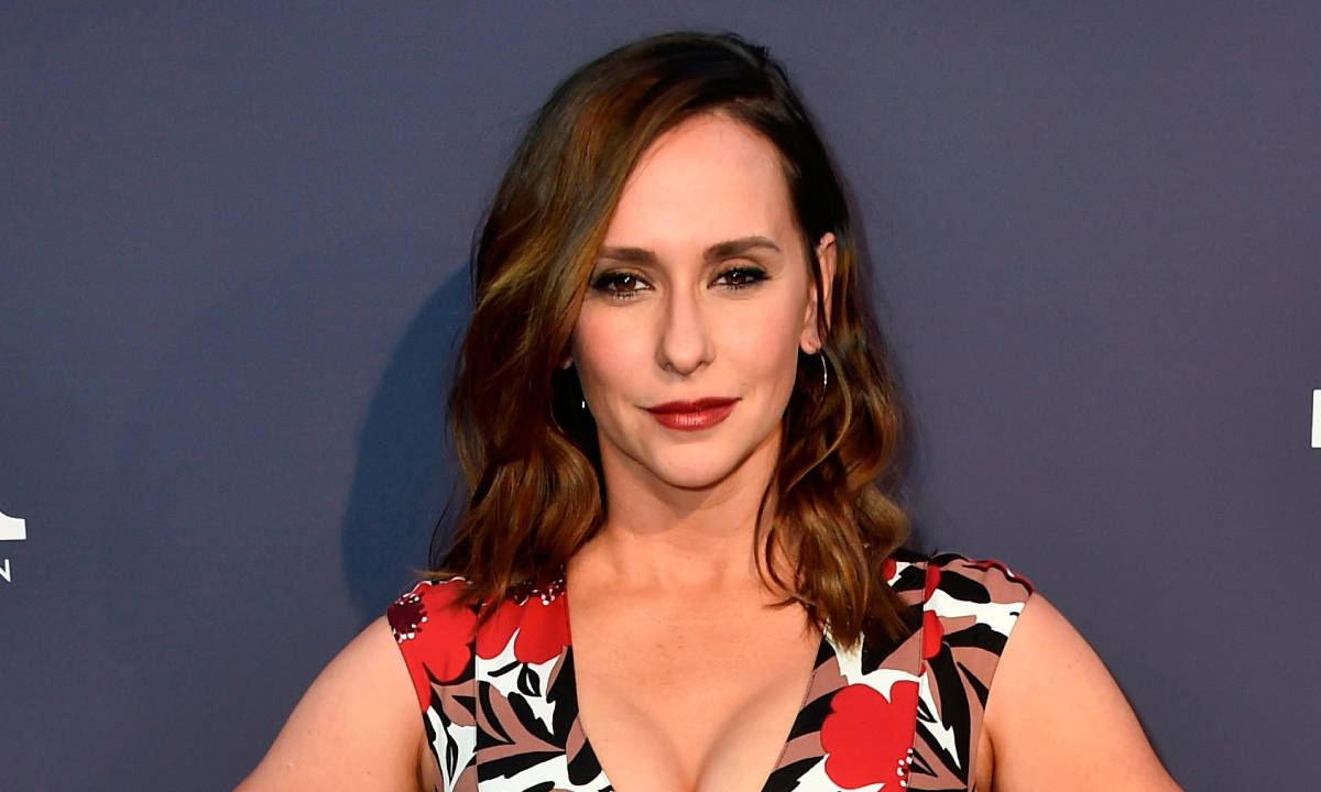 Jennifer Love Hewitt Fortryllende Look Wallpapers