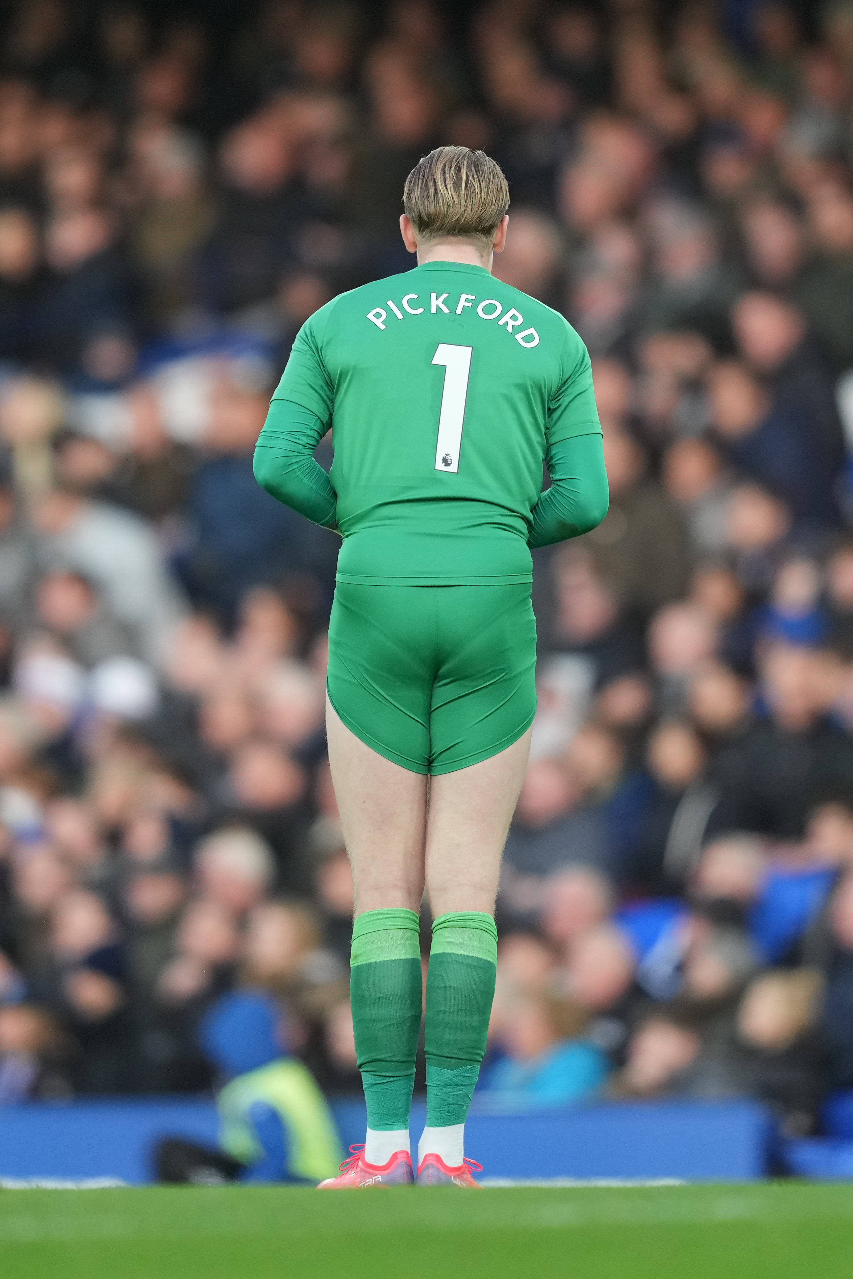 Jordan Pickford bagfra i grønt Wallpapers
