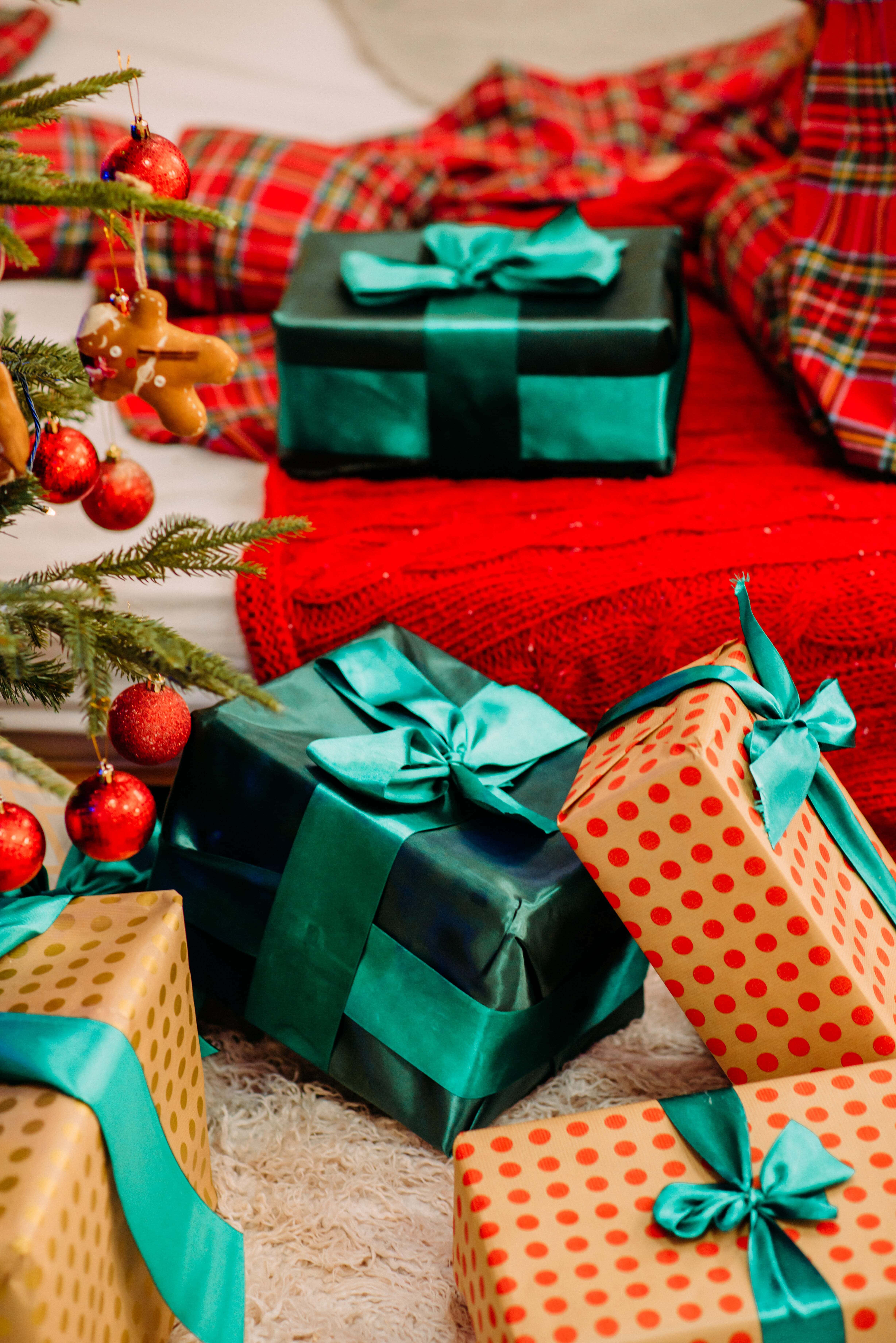 Julescene med spændende gaver baggrund Wallpapers