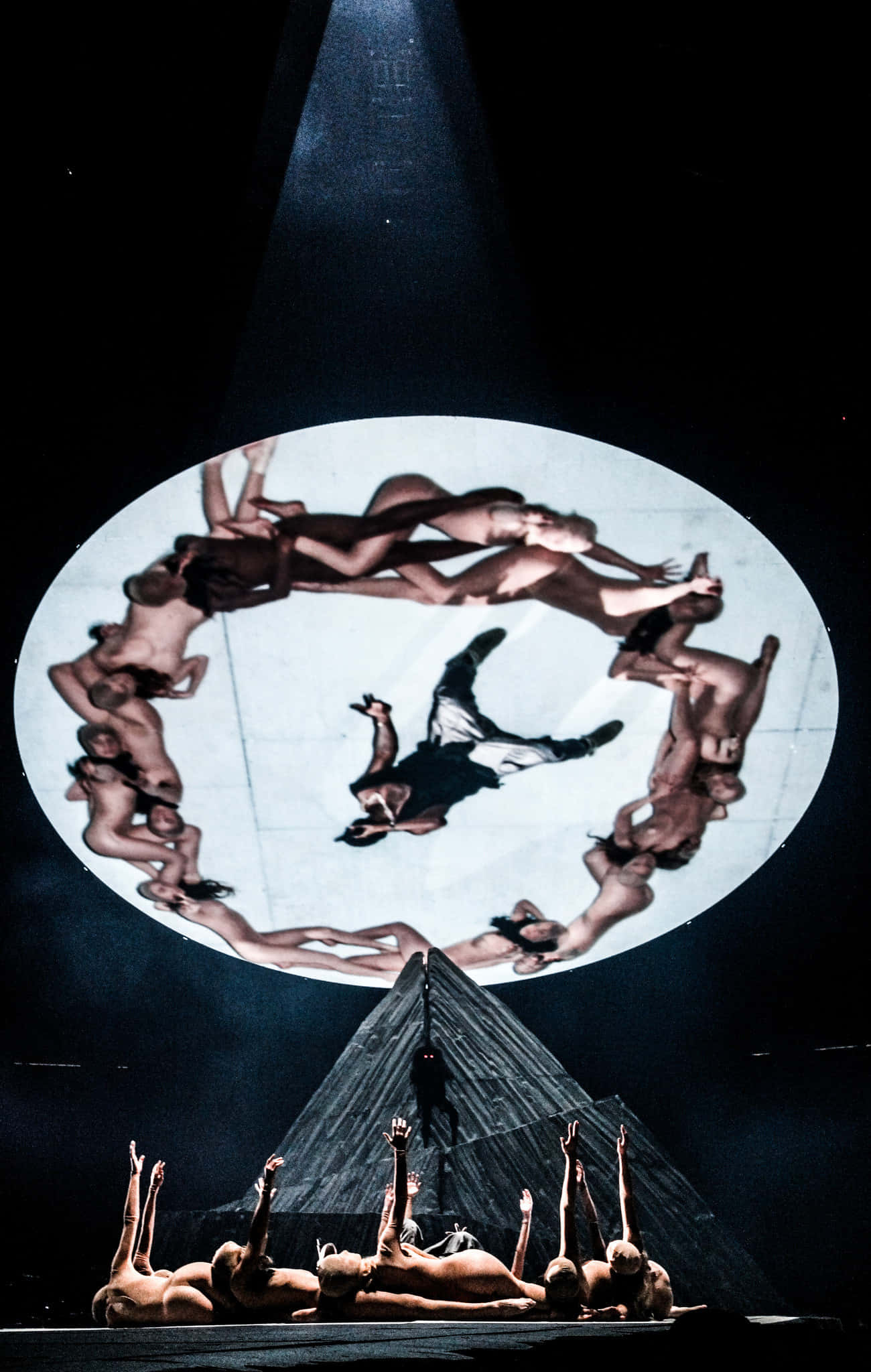 Kanye West viser unik stil på Yeezus-turneen Wallpapers