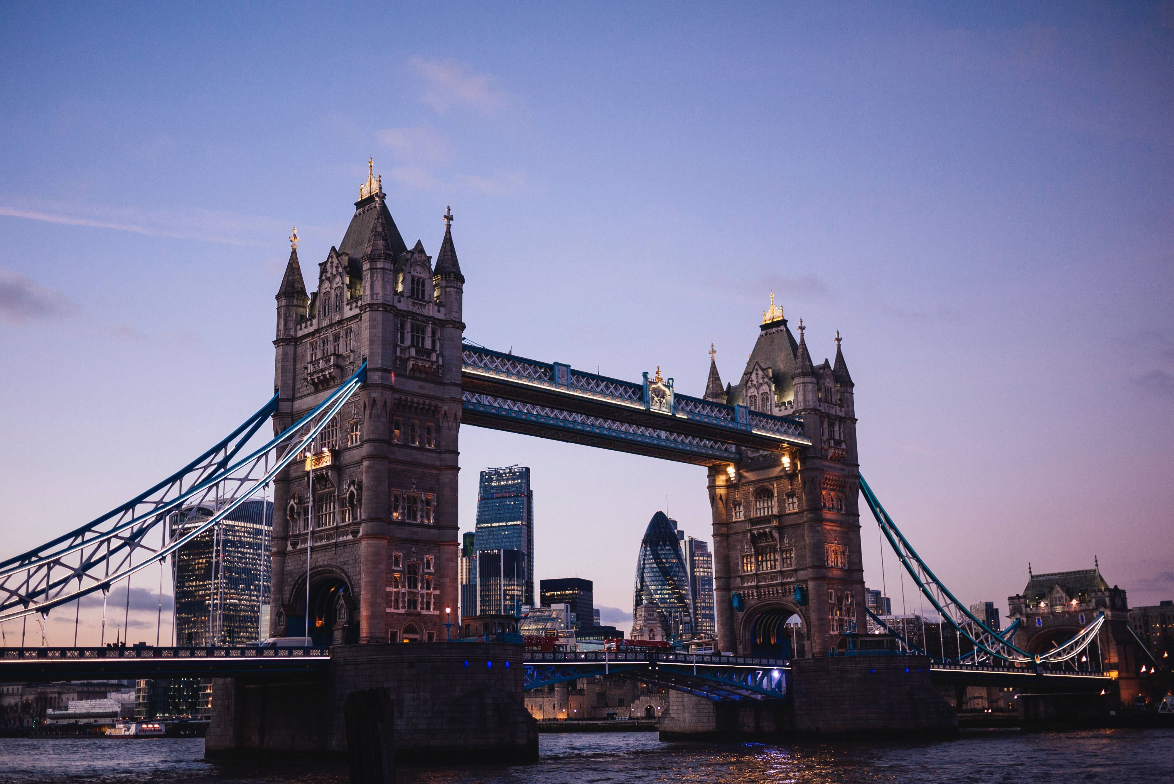 Klar himmel over London Bridge Wallpapers