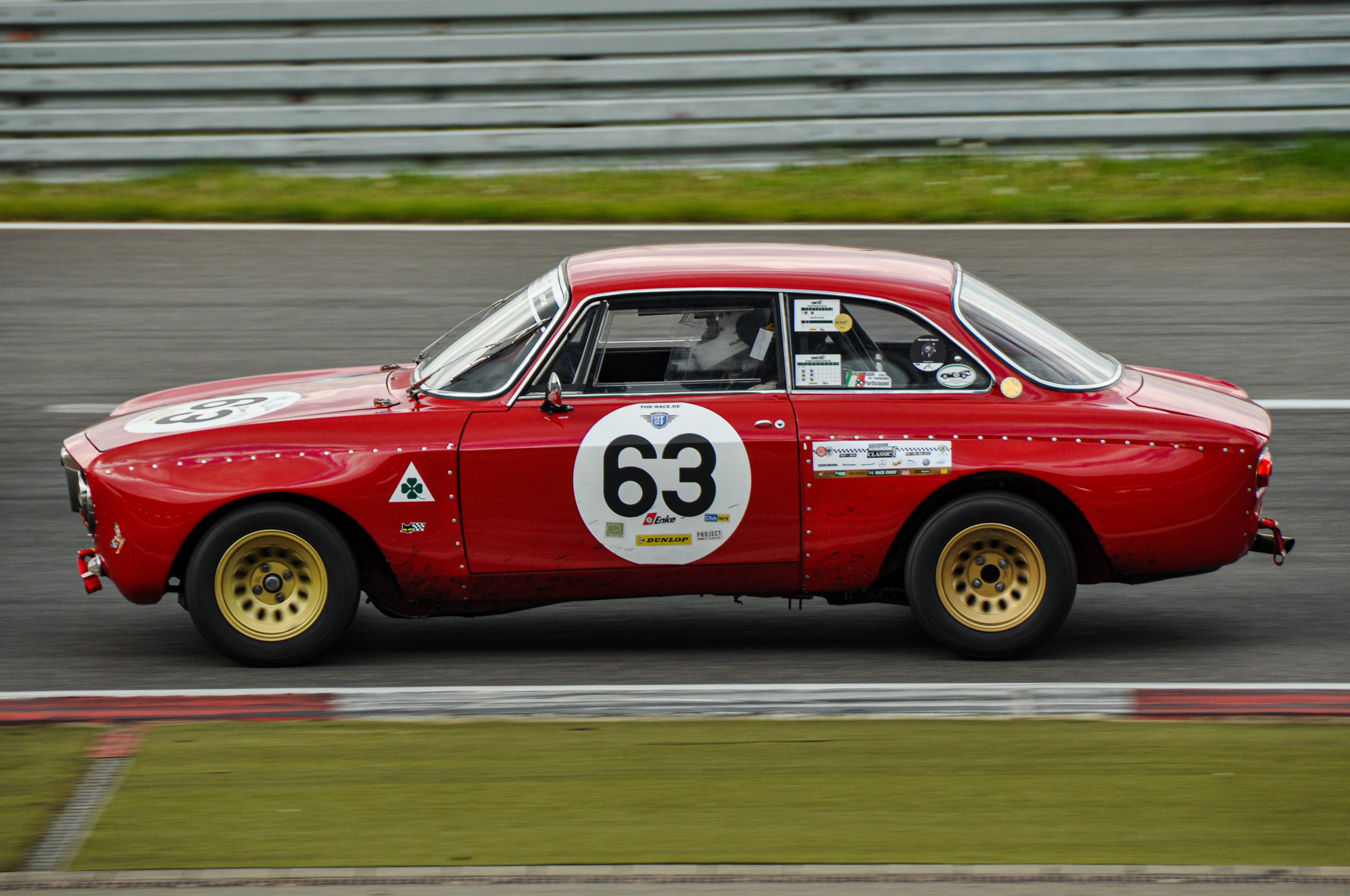 Klar, parat, kør! Alfa Romeo GTA på banen Wallpapers