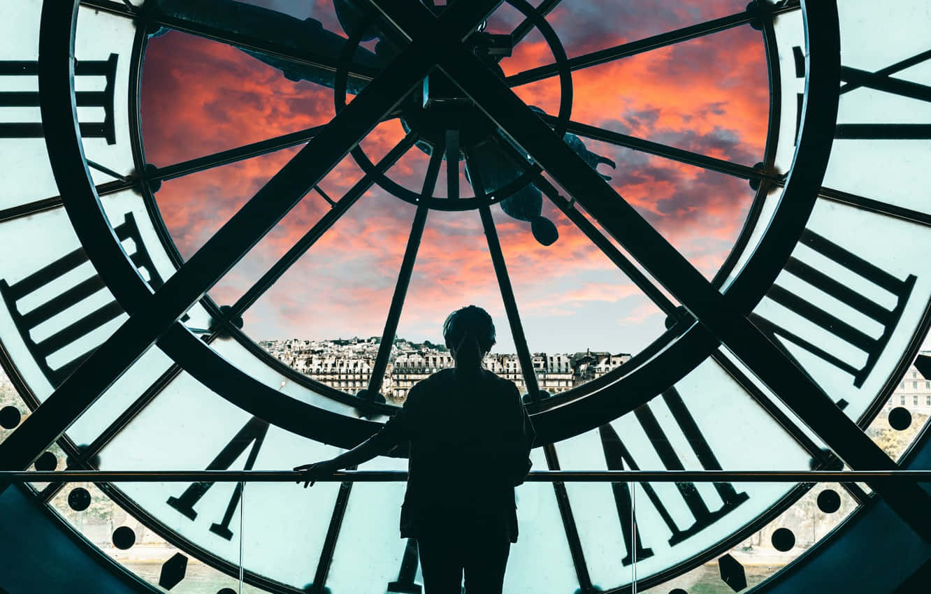 Kæmpeur med solnedgangsudsigt på Musée d'Orsay Wallpapers