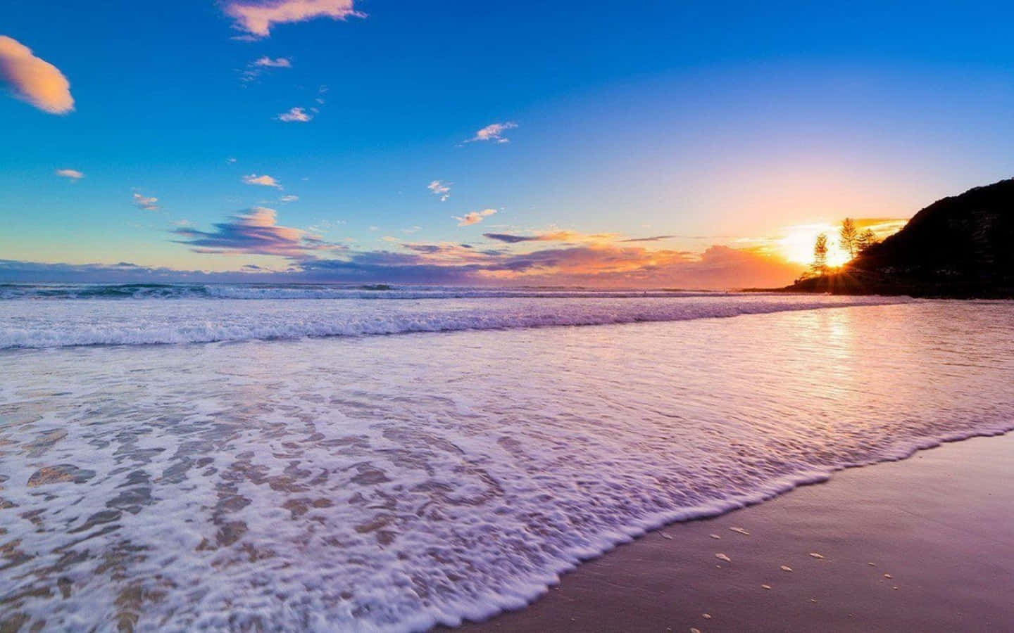 Kølig sommersolnedgang på stranden Wallpapers