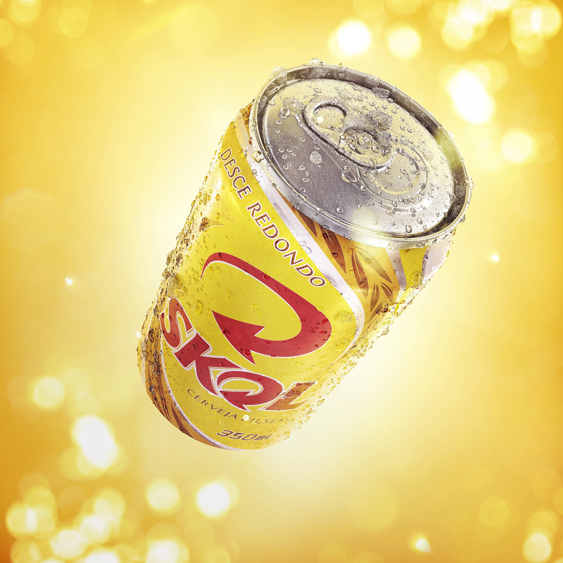 Kold Skol-øldåse på en livlig gul baggrund Wallpapers