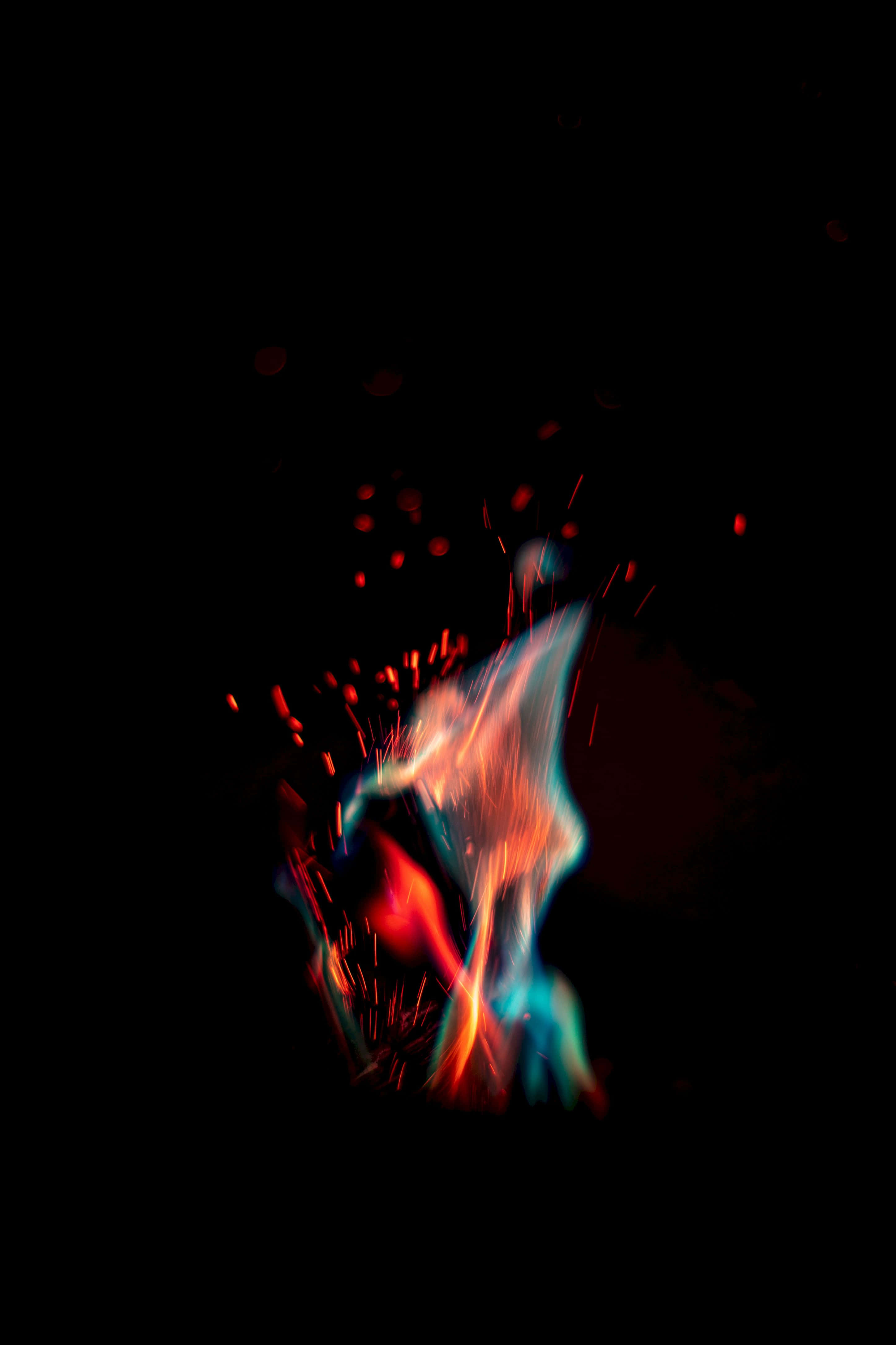 Kontrasten mellem rød og blå ild Wallpapers