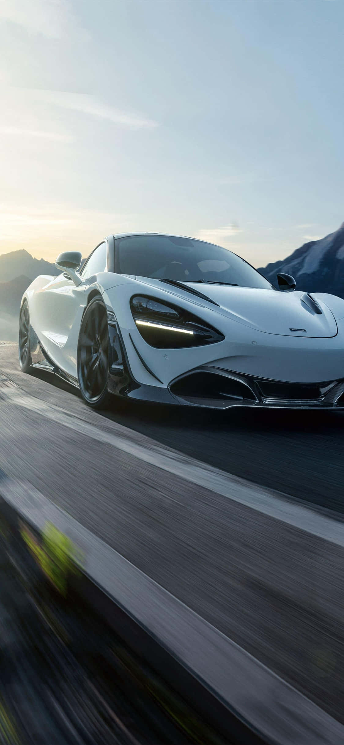 Kør i stil med iPhone XS i McLaren 720S Wallpapers