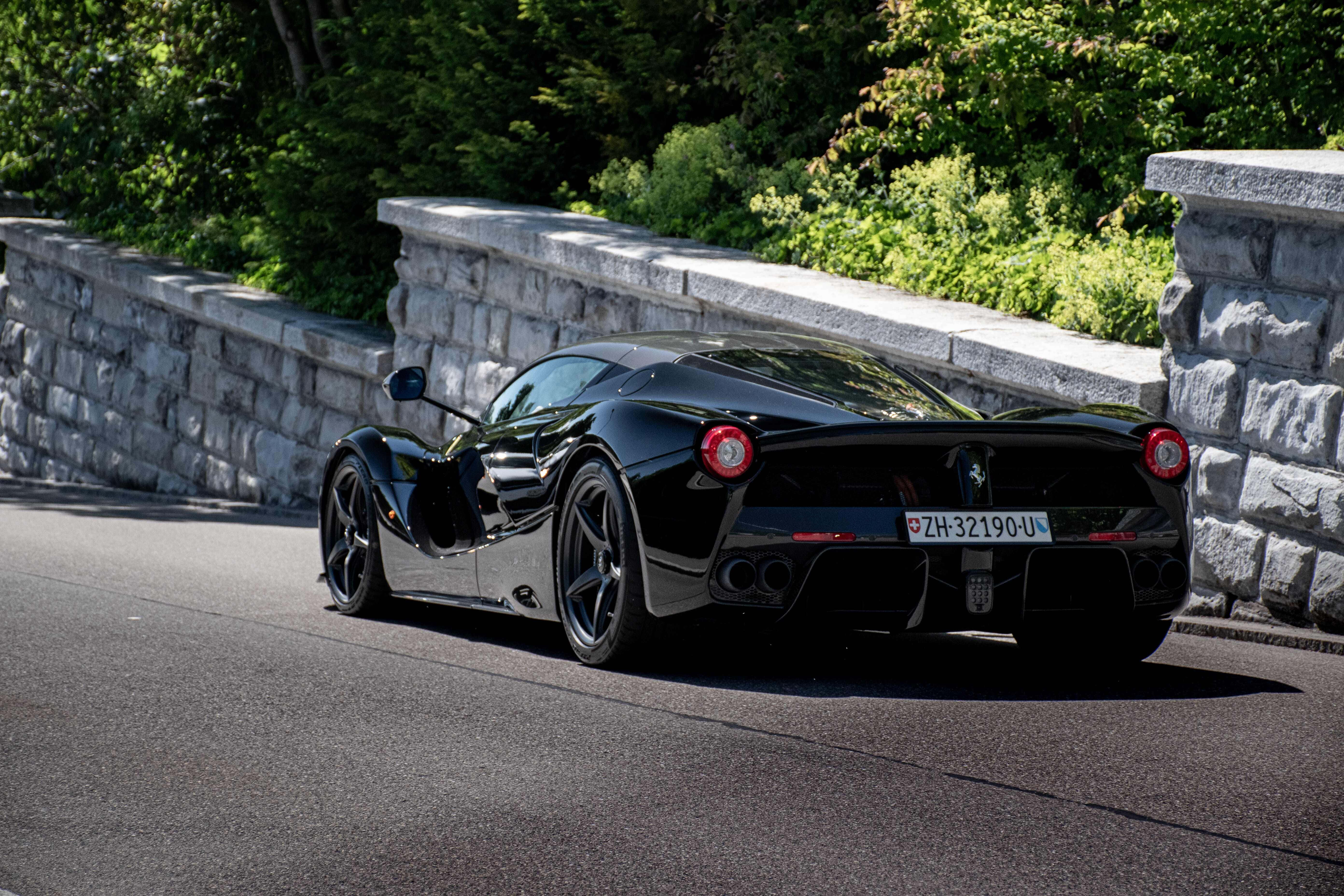 Kraftfuld og Luksuriøs: Ferrari Wallpapers