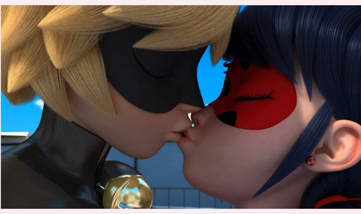 Ladybug og Cat Noir kysser romantisk Wallpapers