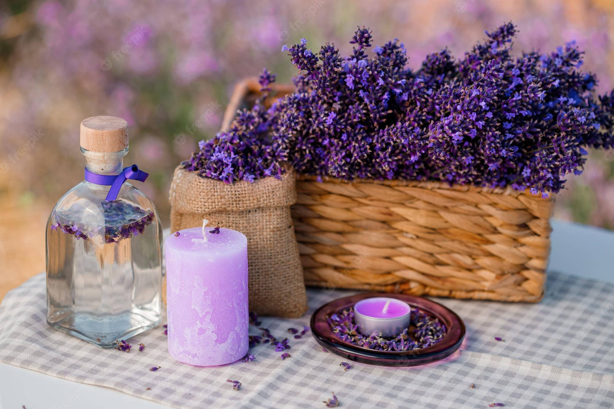Lavendel æstetiske blomsterknopper i en kurv Wallpapers