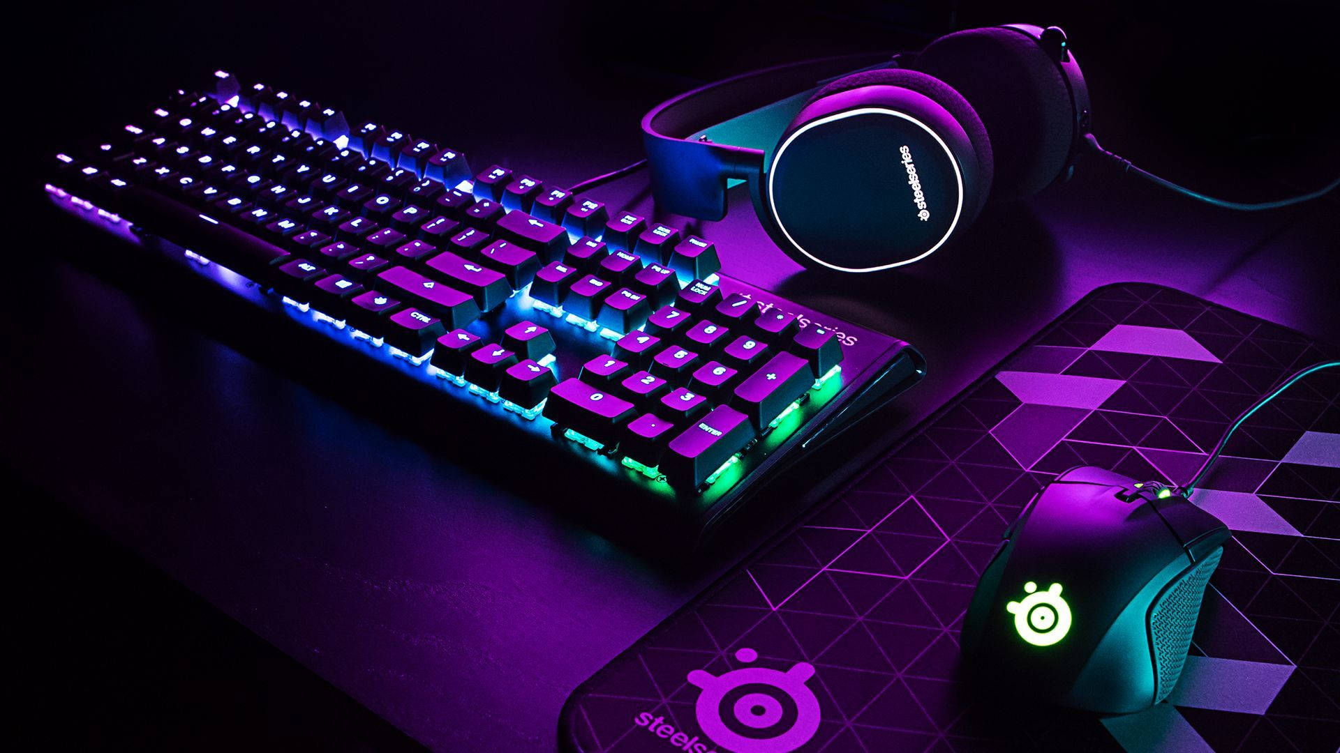 Lilla gaming PC-opsætning skrivebord Wallpapers