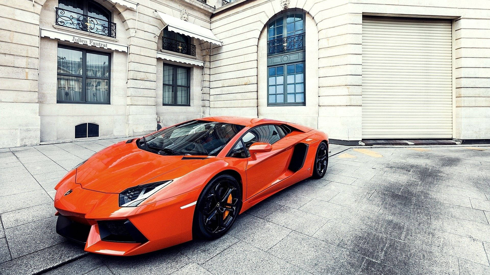 Londons gader oplyst af en orange Lamborghini Aventador Wallpapers