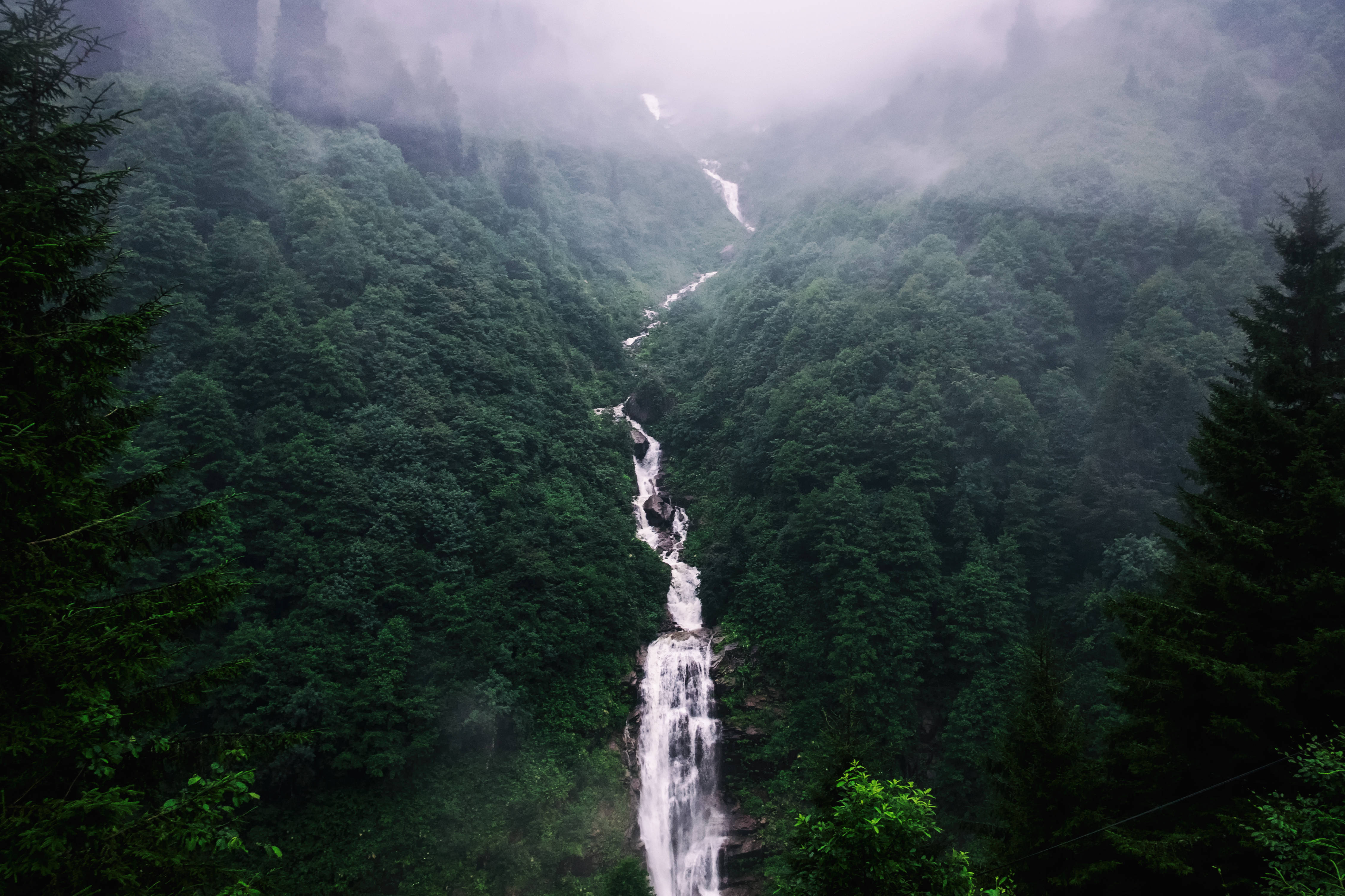 Luftfoto af langt vandfald Wallpapers