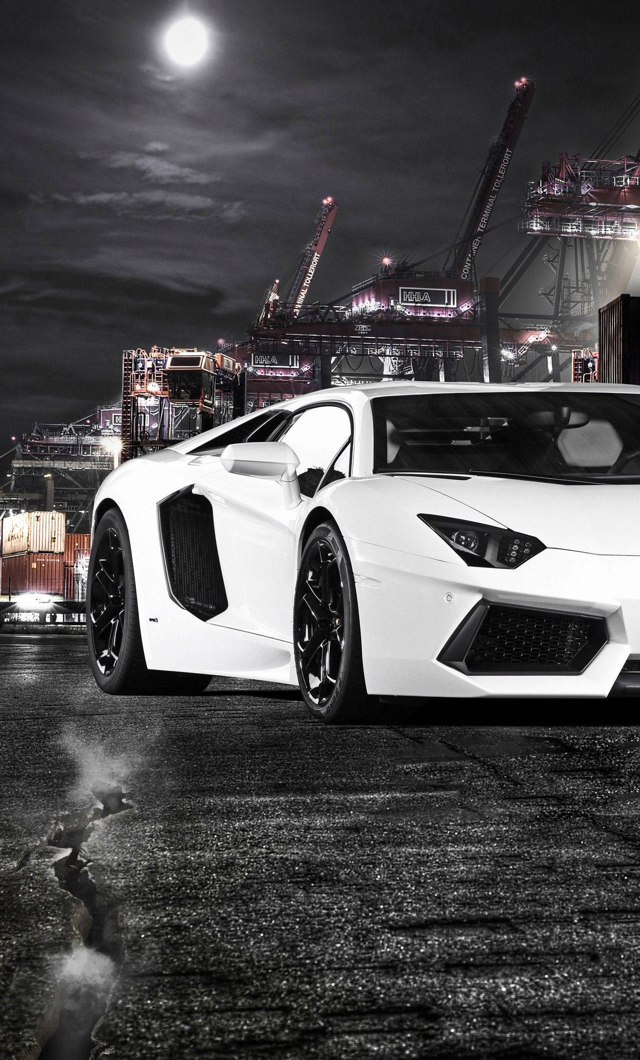 Luksuriøs livsstil - Hvid Lamborghini parret med en iPhone Wallpapers