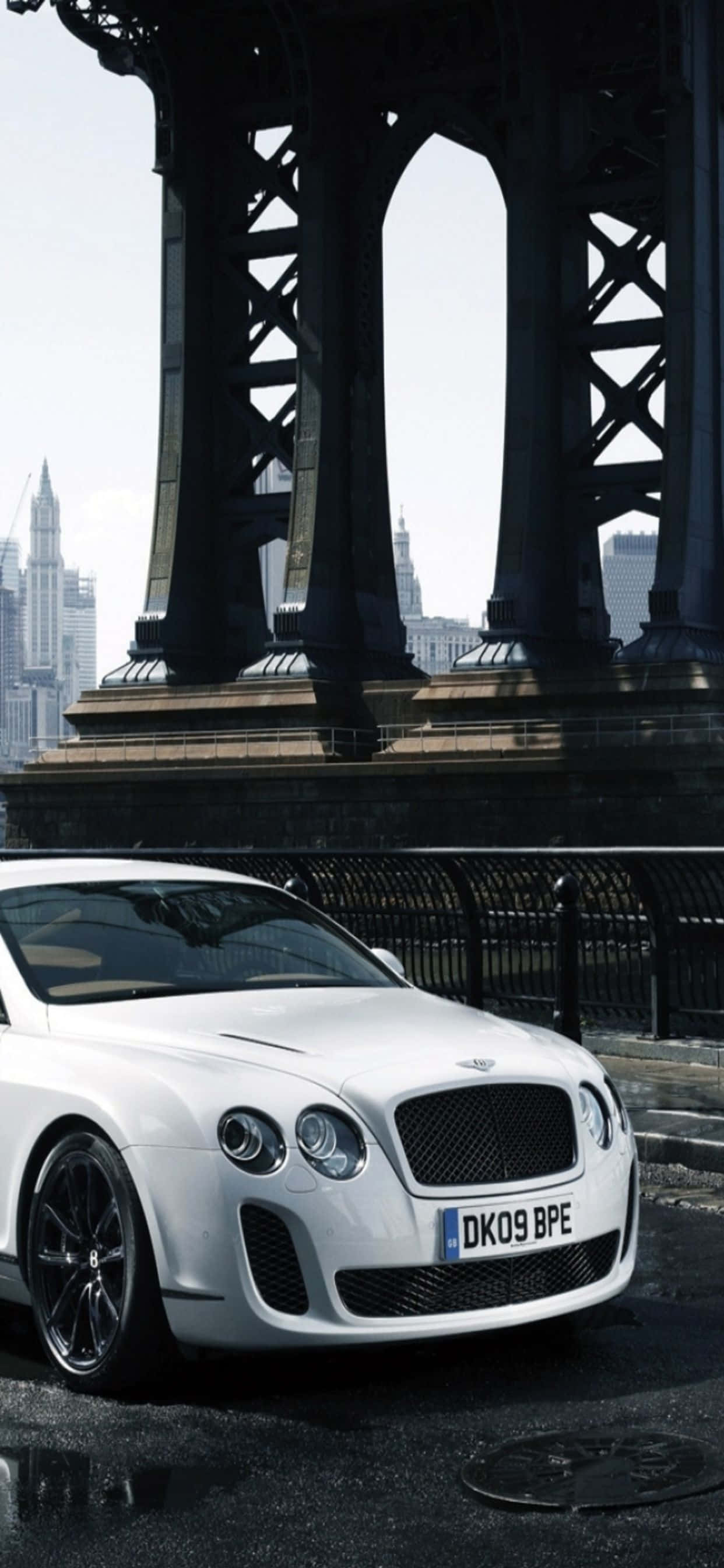 Luksus møder teknologi i dette billede af en Bentley og en iPhone Xs Max. Wallpapers