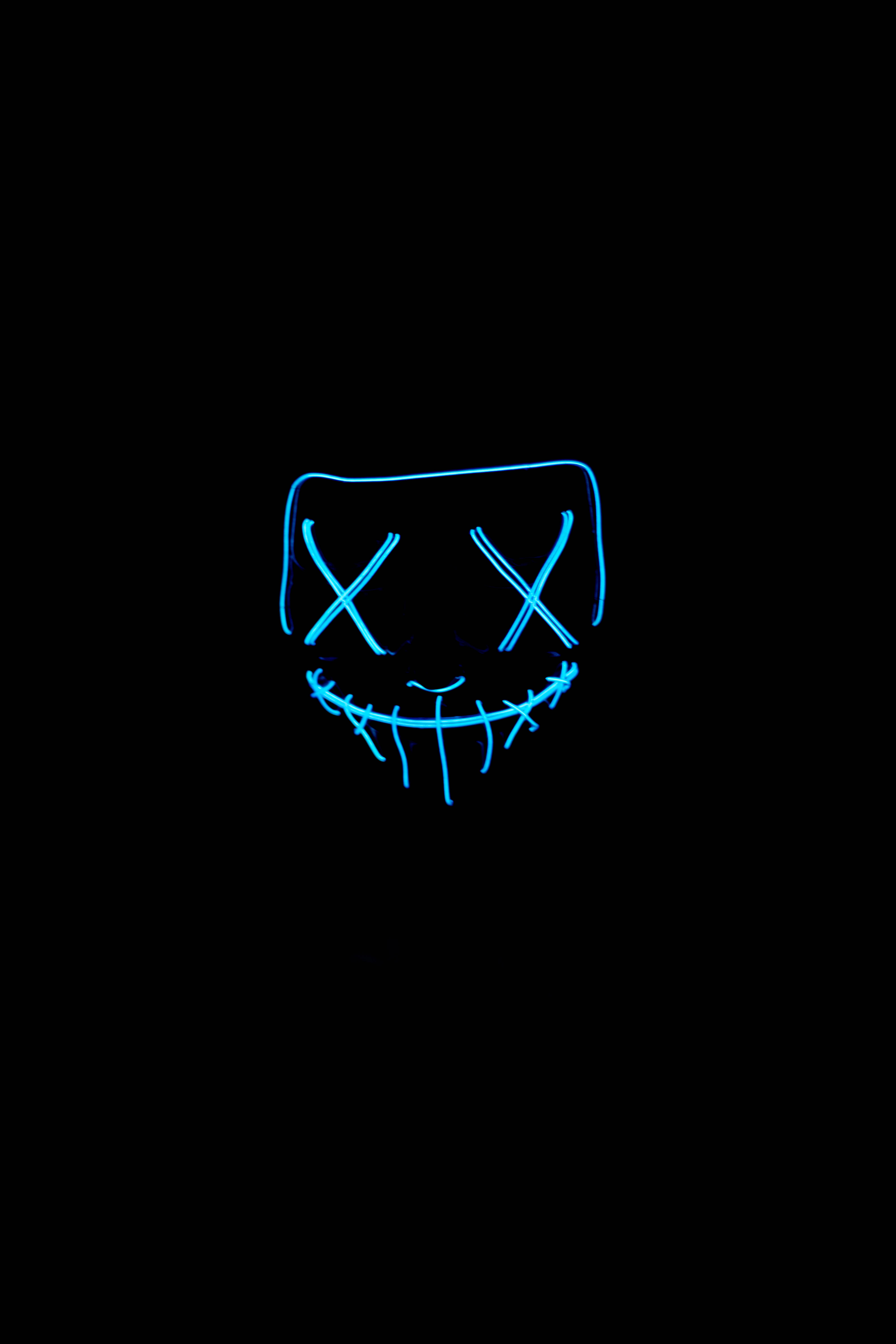 Lys natten op med en innovativ, blå LED Halloween-maske fra Dim. Wallpapers
