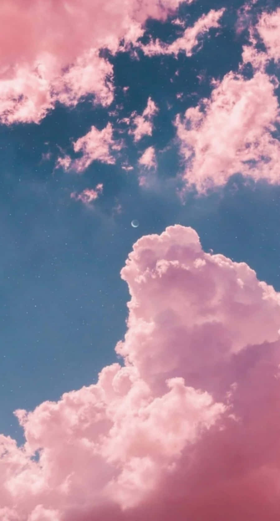 lysere skyer på himlen med en måne Wallpapers
