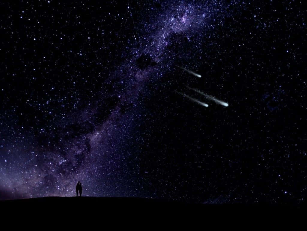Magisk nattehimmel med tre lysende stjerneskud Wallpapers