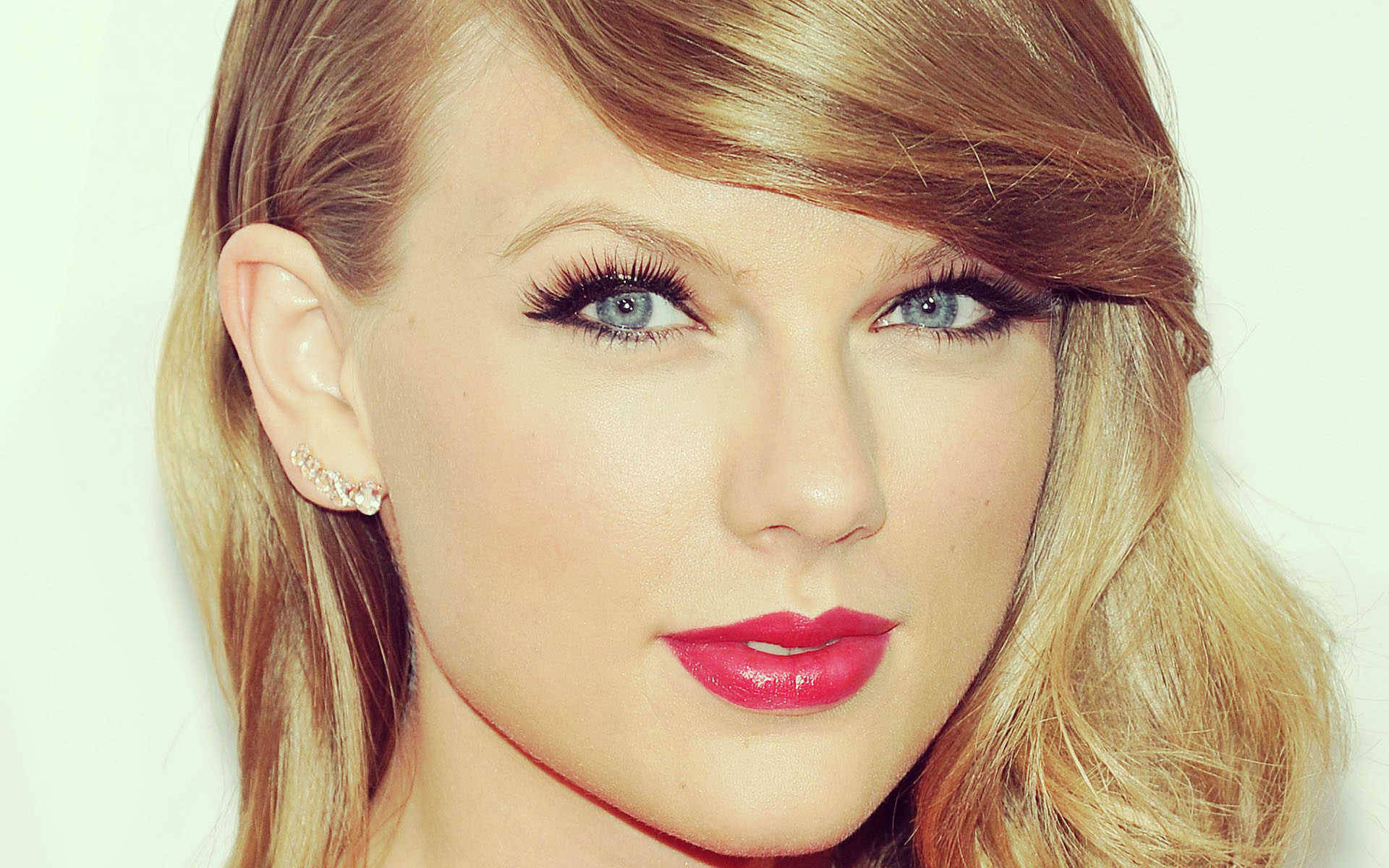 Taylor Swift nærbillede wallpaper viser elektrisk blå øjne. — Taylor Swift Wallpapers