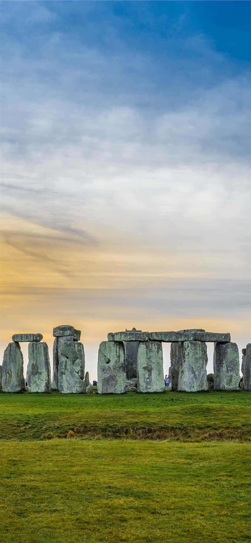 Majestætisk udsigt over Stonehenge ved solnedgang Wallpapers
