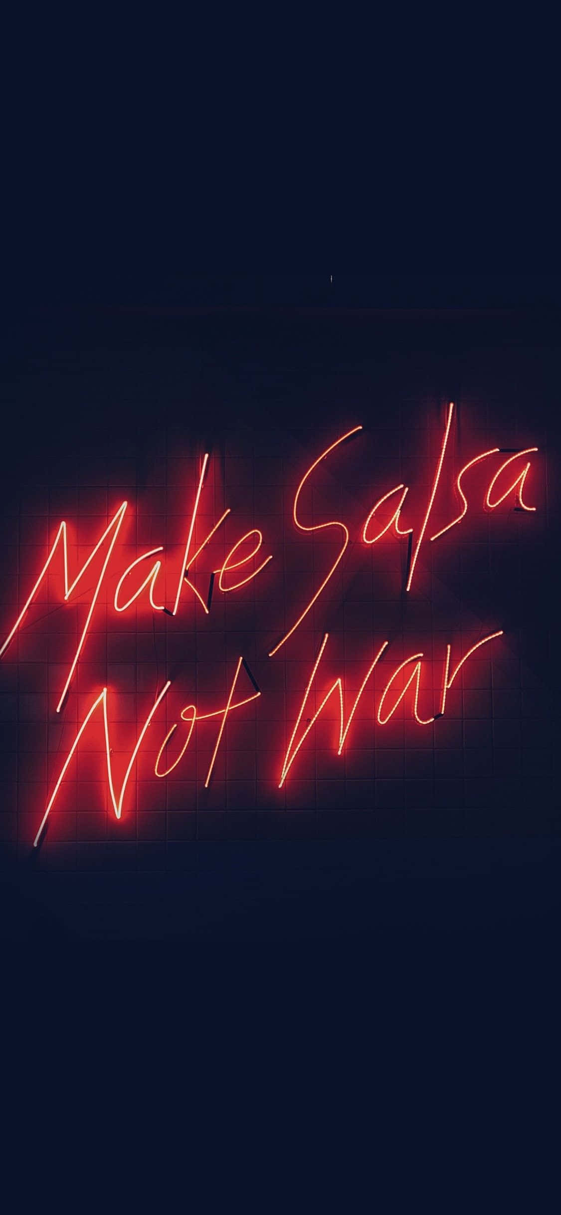 Make Salsa Not War i neonlys rød æstetik Wallpapers