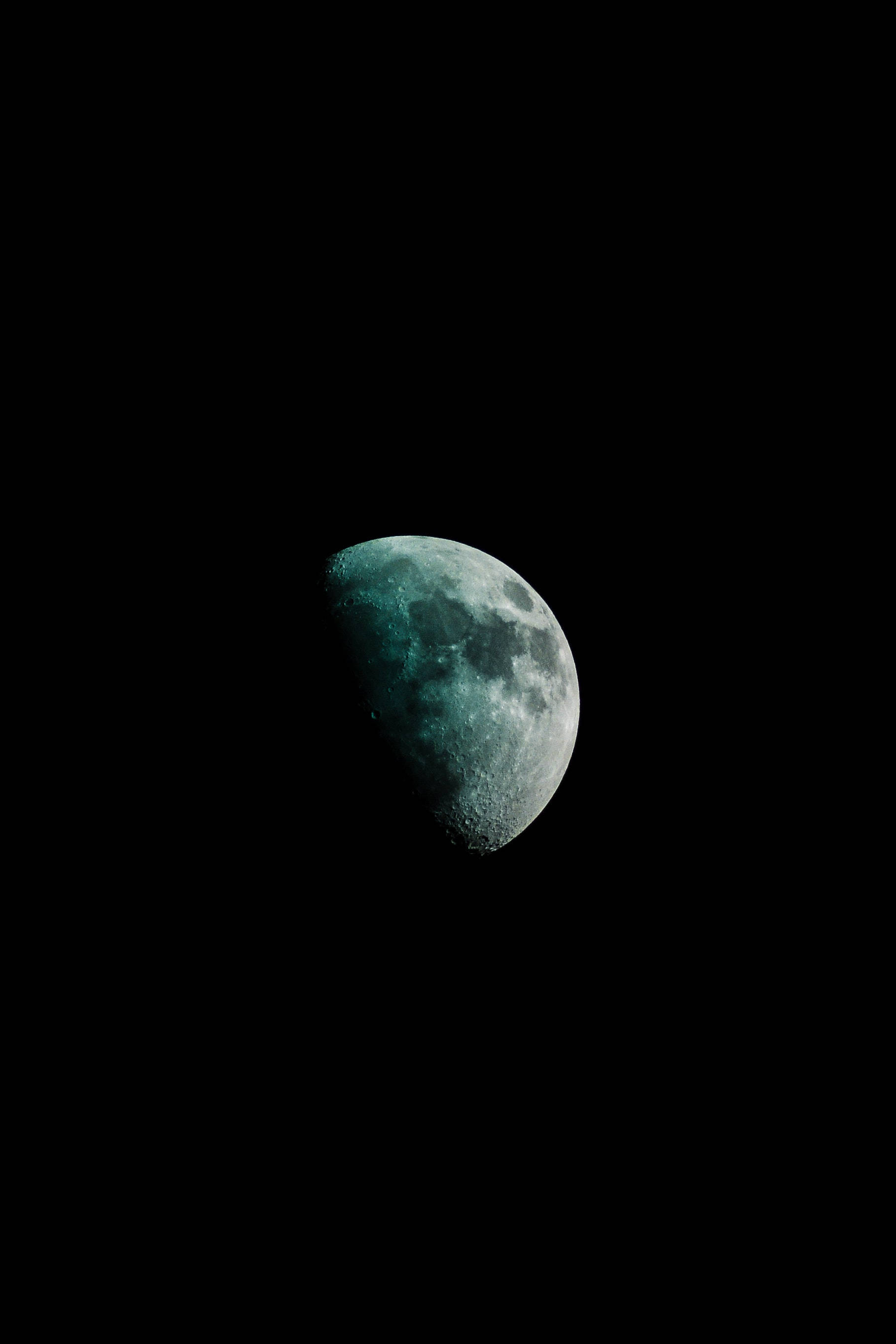 Måne i rummet 4K telefon Wallpapers