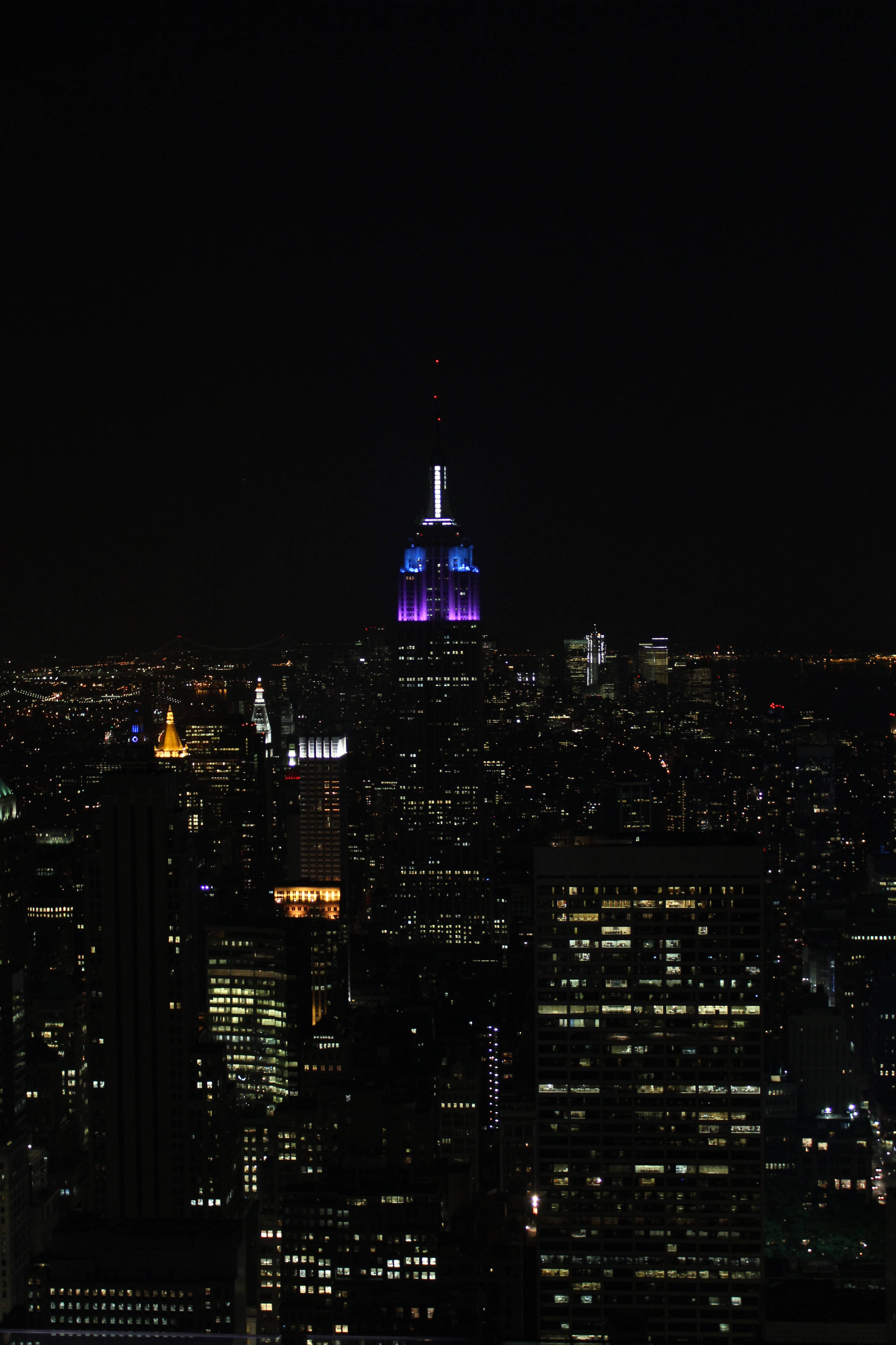 Månebelyst Skyline af Empire State, New York om Natten som iPhone-baggrund Wallpapers