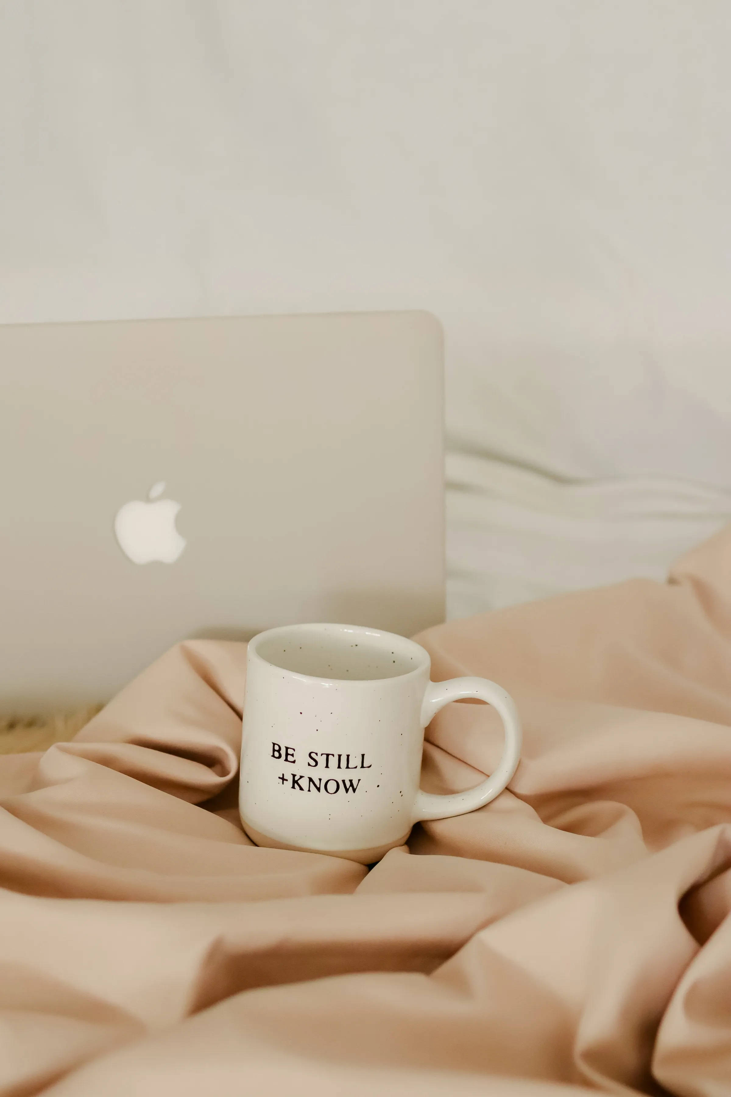 Matchende kaffekop og laptop-cover Wallpapers