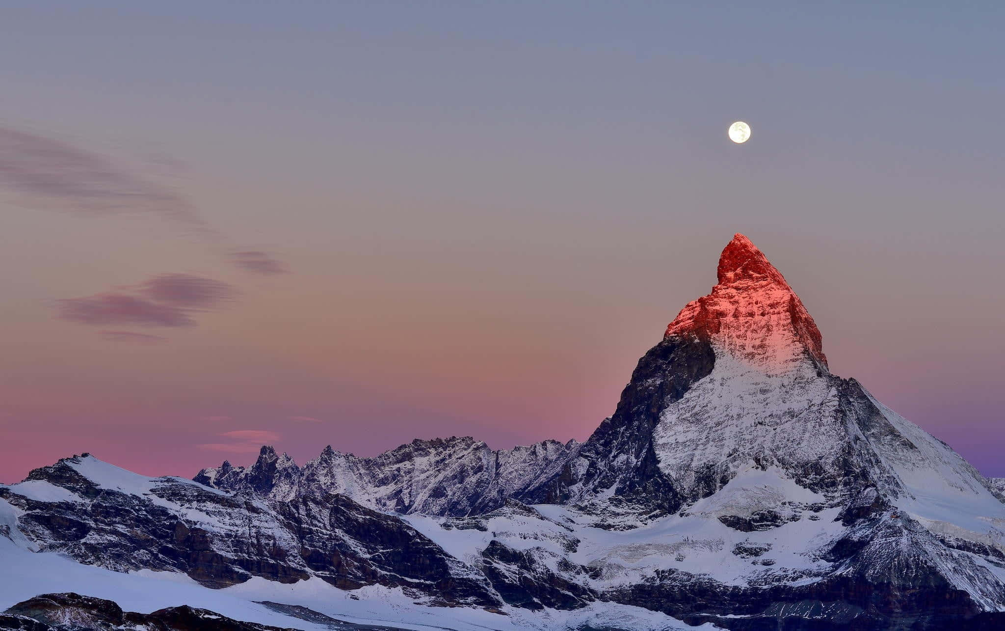 Matterhorn peger mod månen Wallpapers