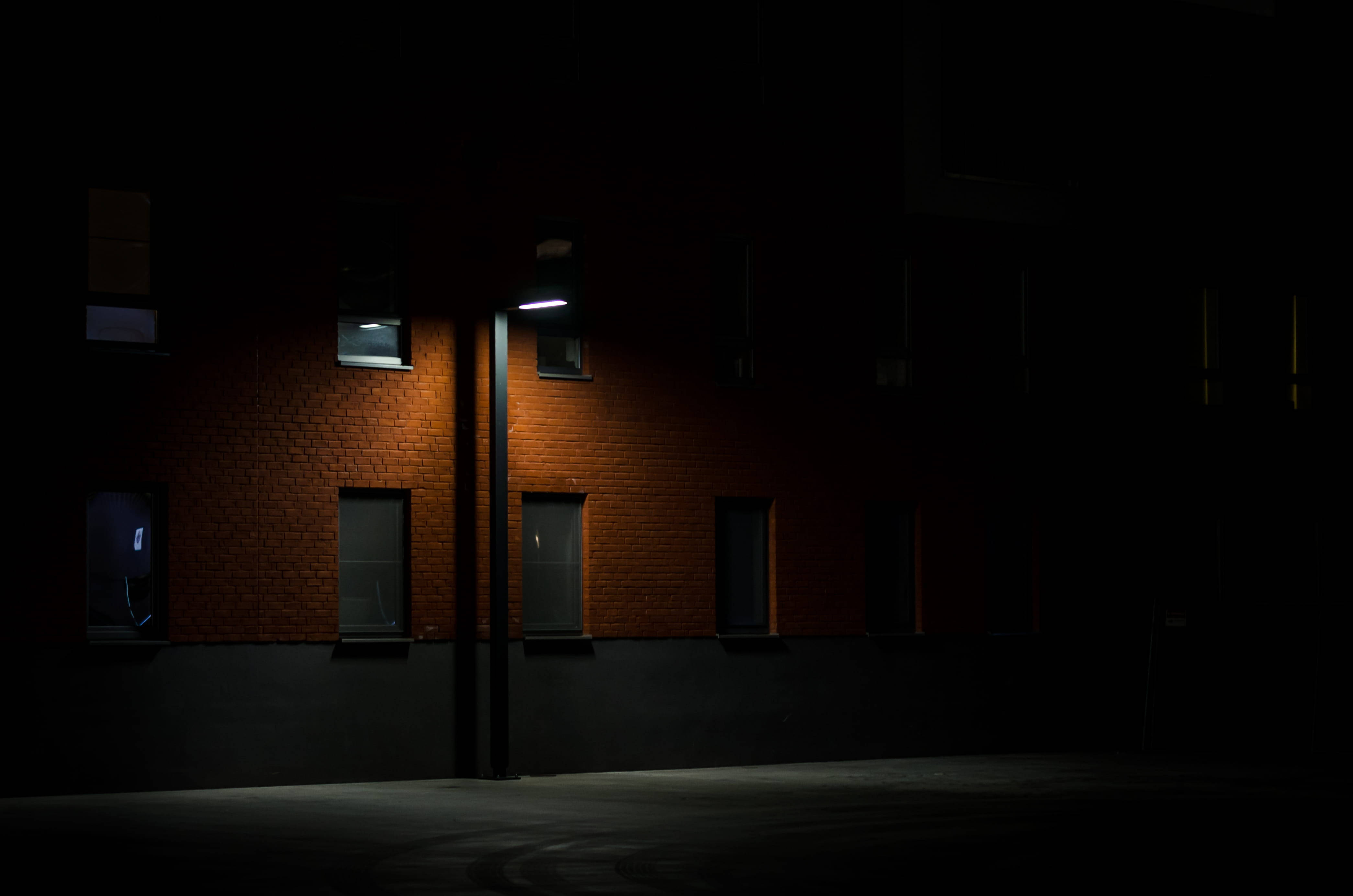 Moderne gadelygte mørk 4K Wallpapers