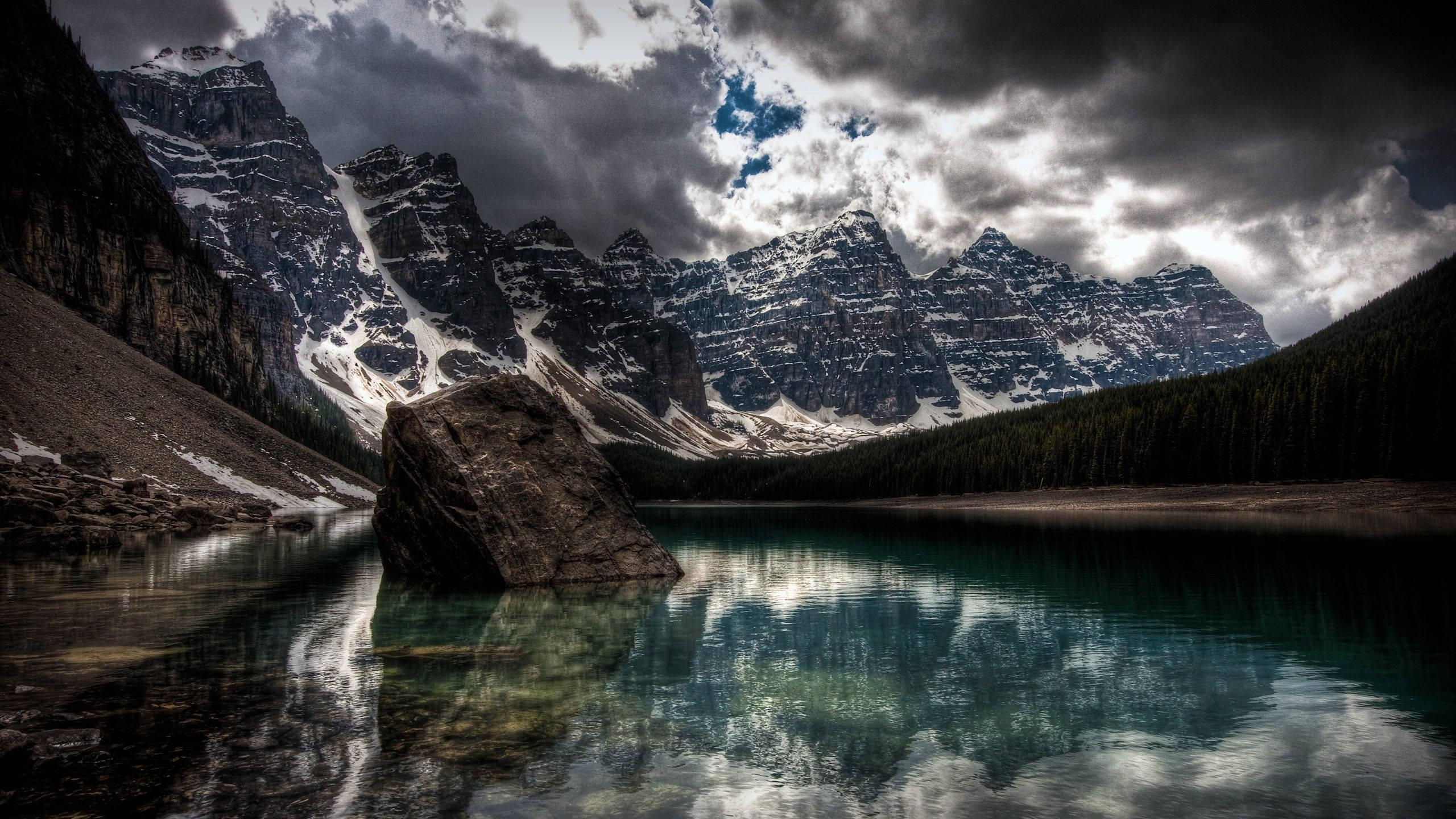 Mørk Moraine-sø Wallpapers