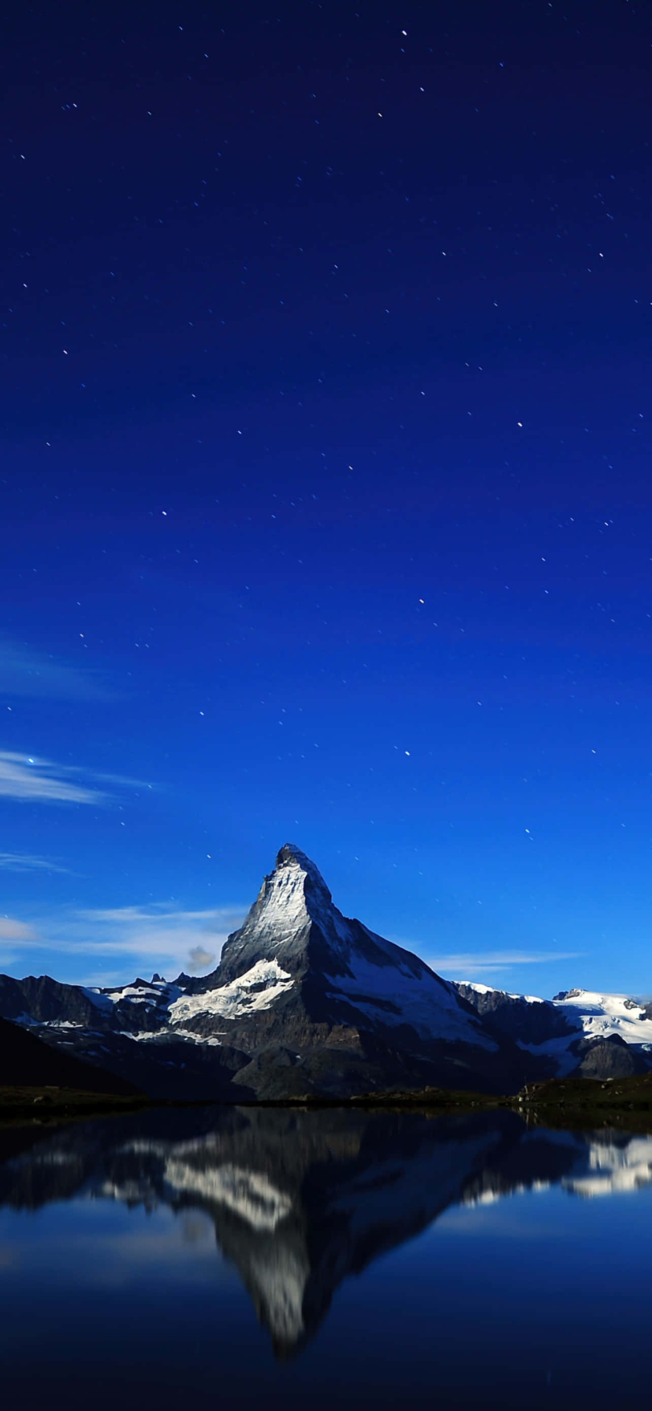 Mørk blå stjernehimmel over Matterhorn Wallpapers