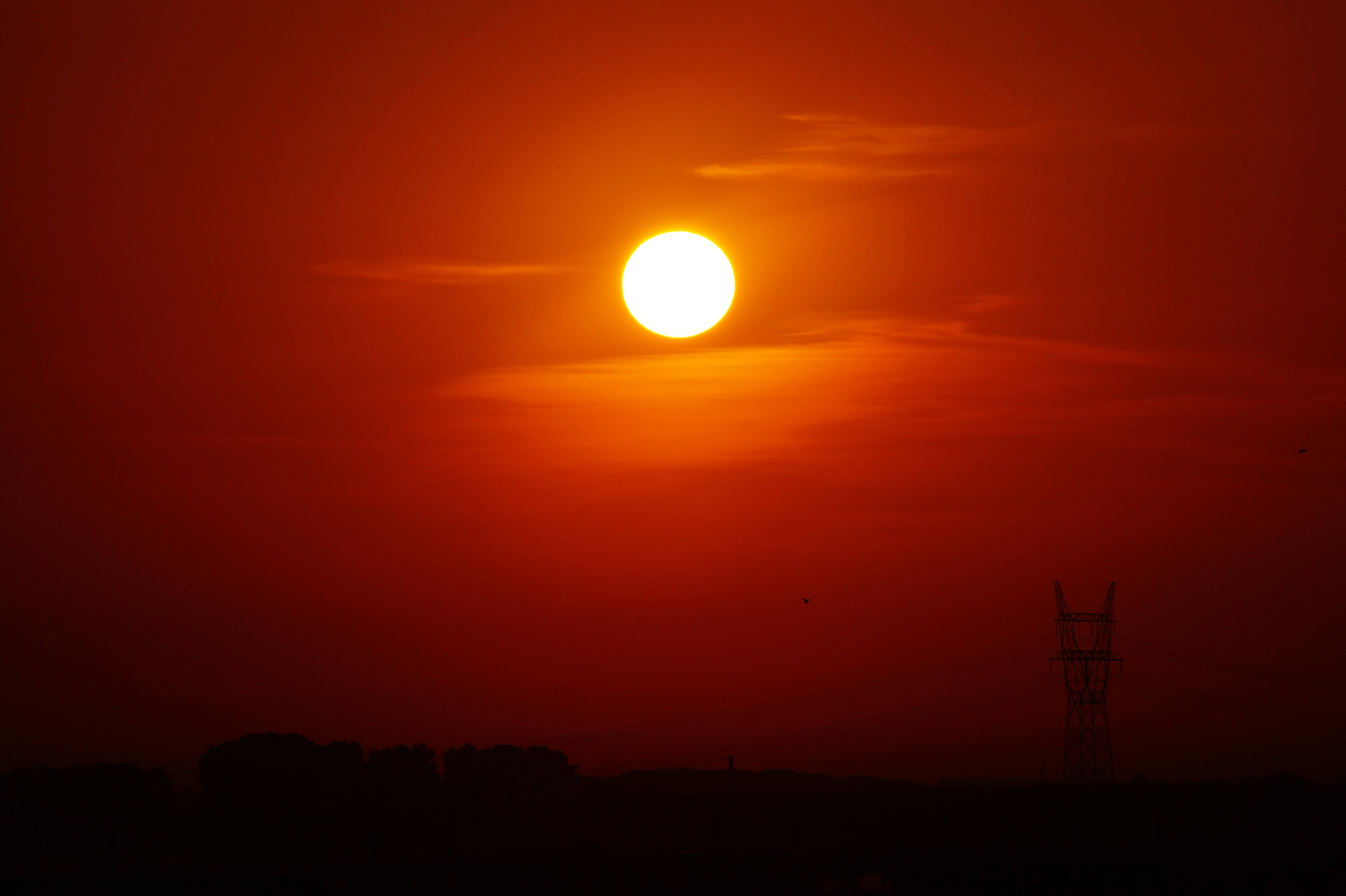 Mørk rød sol Wallpapers