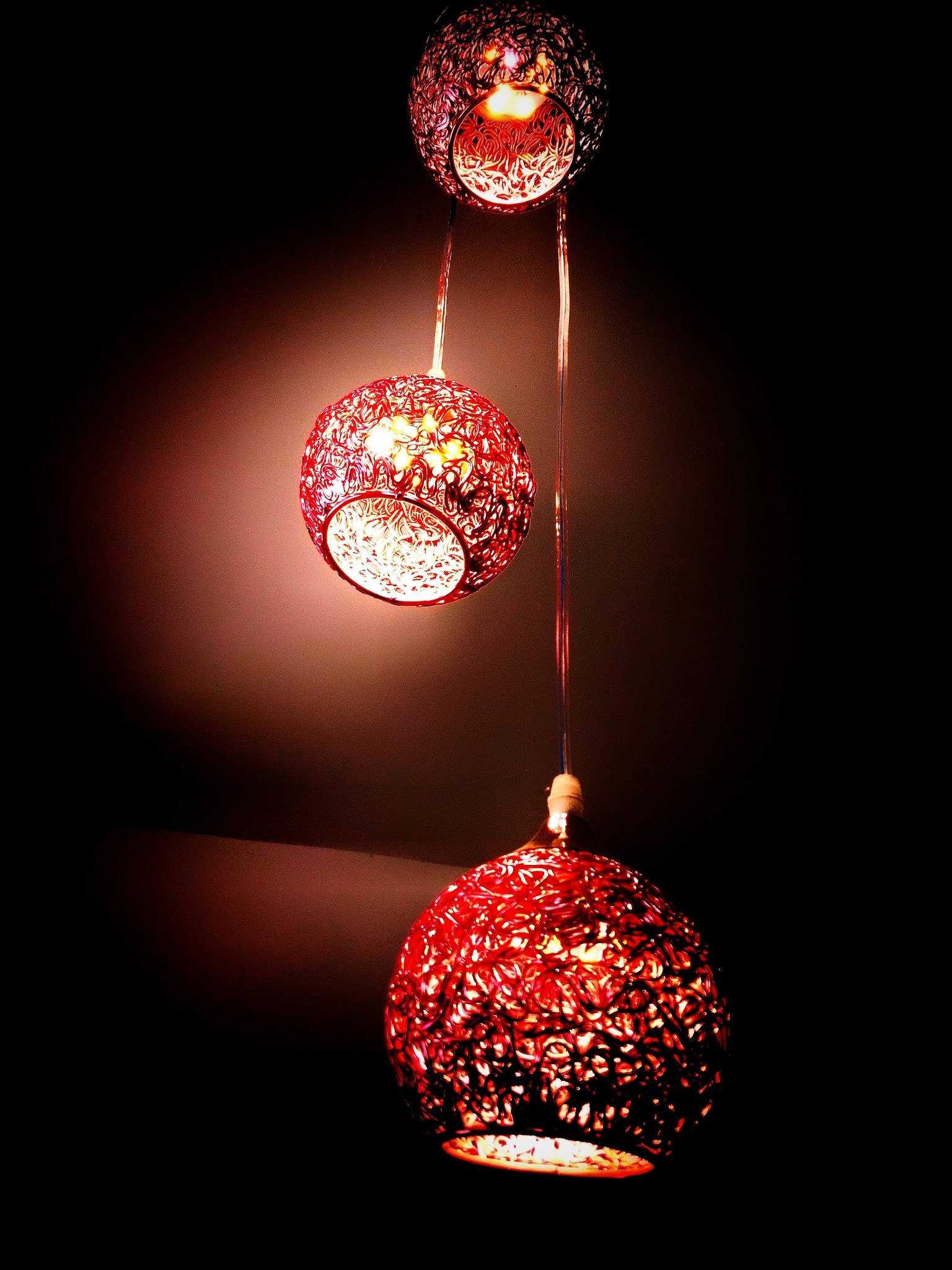 Mørkerøde Loftlamper Wallpapers