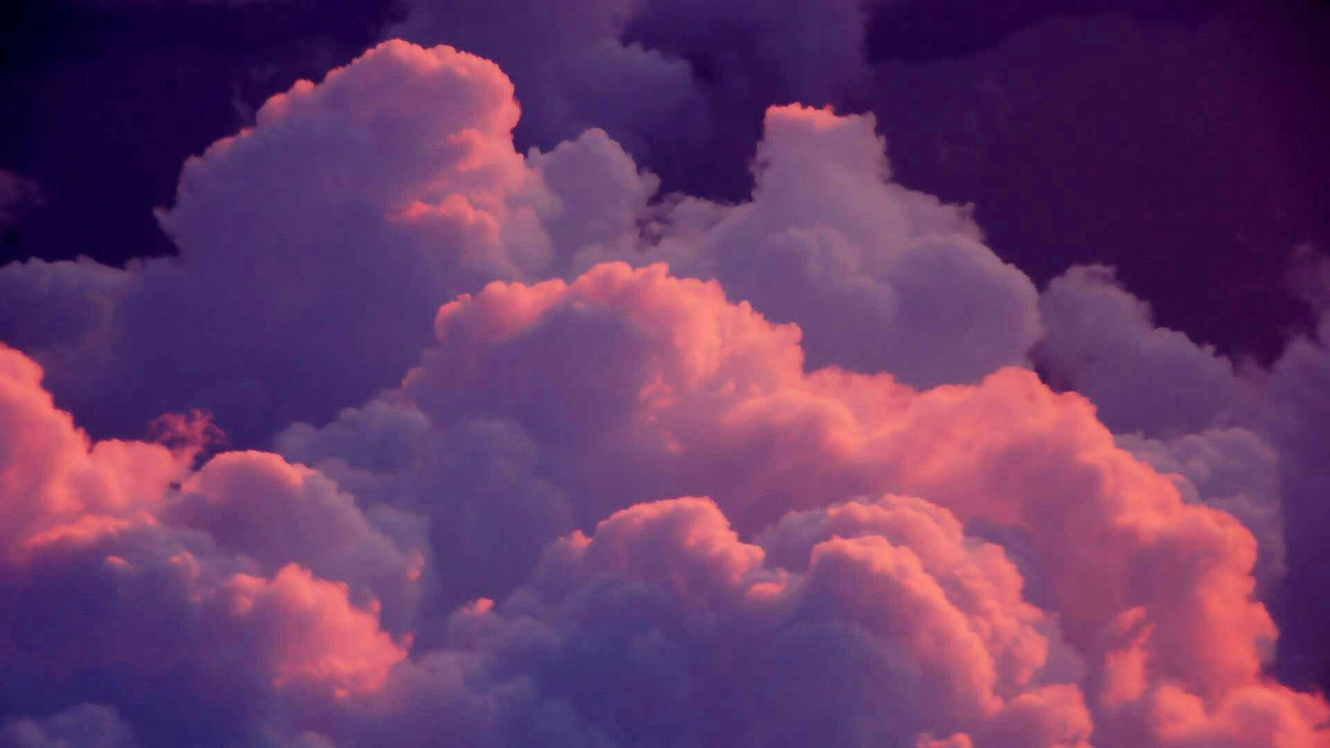 Mørkerøde æstetiske skyer Wallpapers