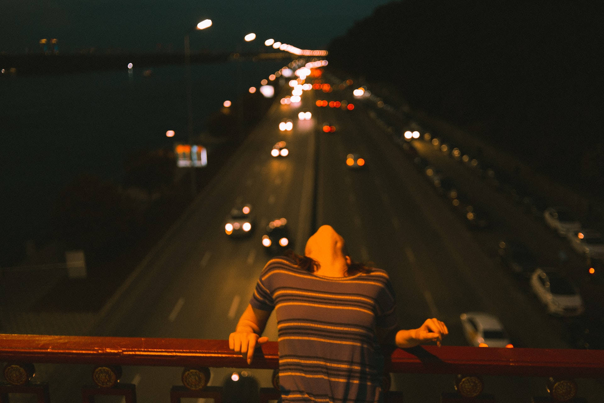 Natæstetisk kvinde mod motorvej Wallpapers